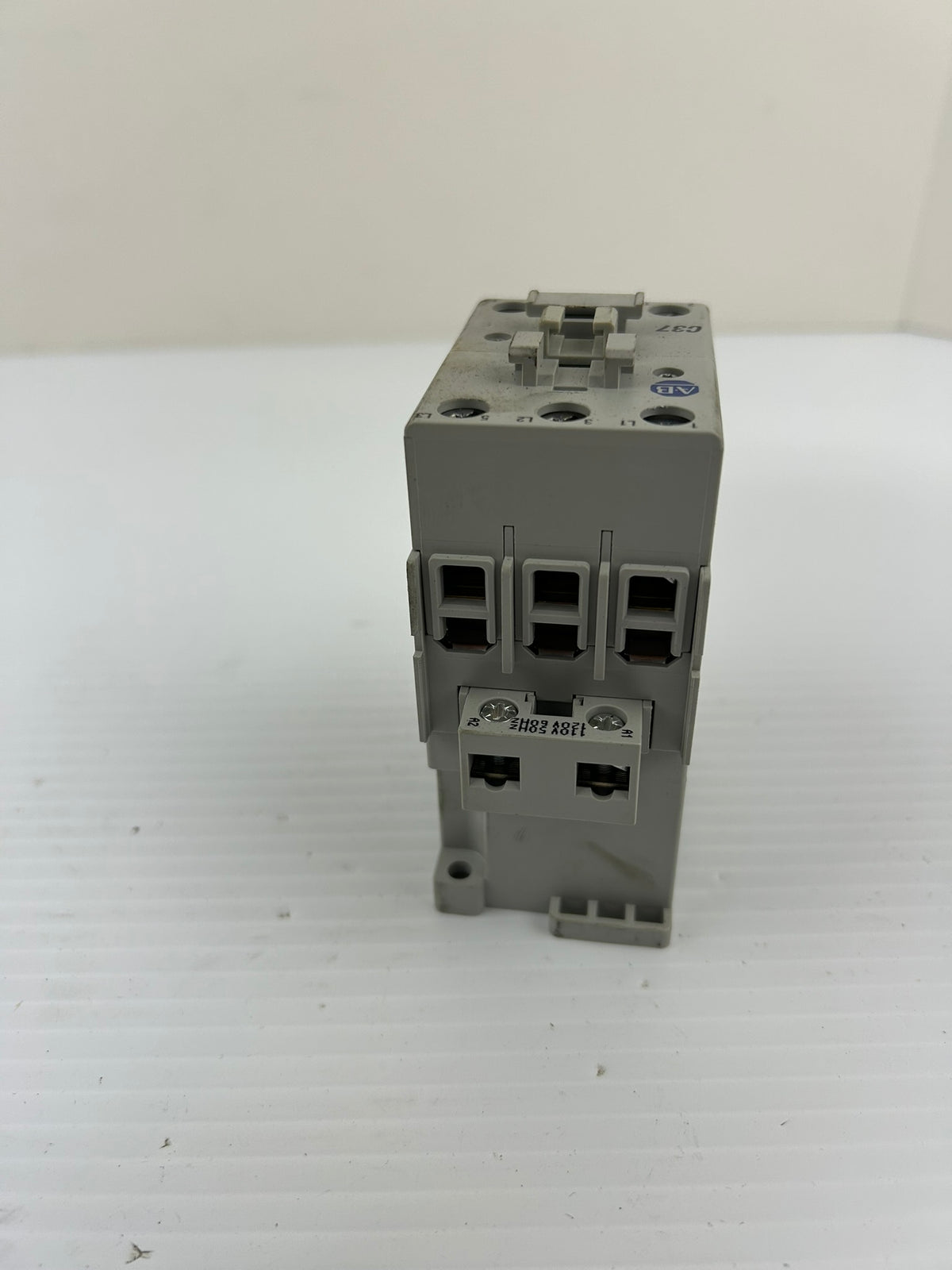 Allen-Bradley 100-C37*00 3-Phase IEC Contactor 600V Series C