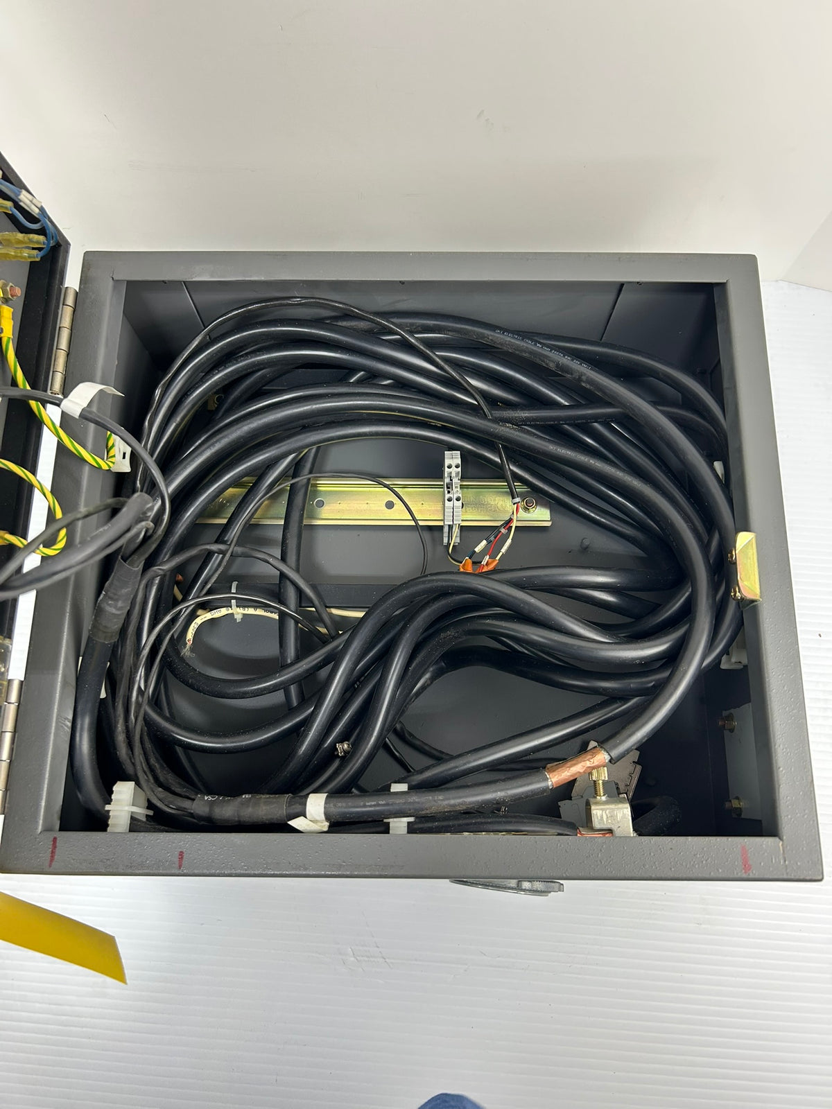 Fanuc System R-J2 Control Panel Box w/ Cable E-Stop Cycle Start Robot Interface