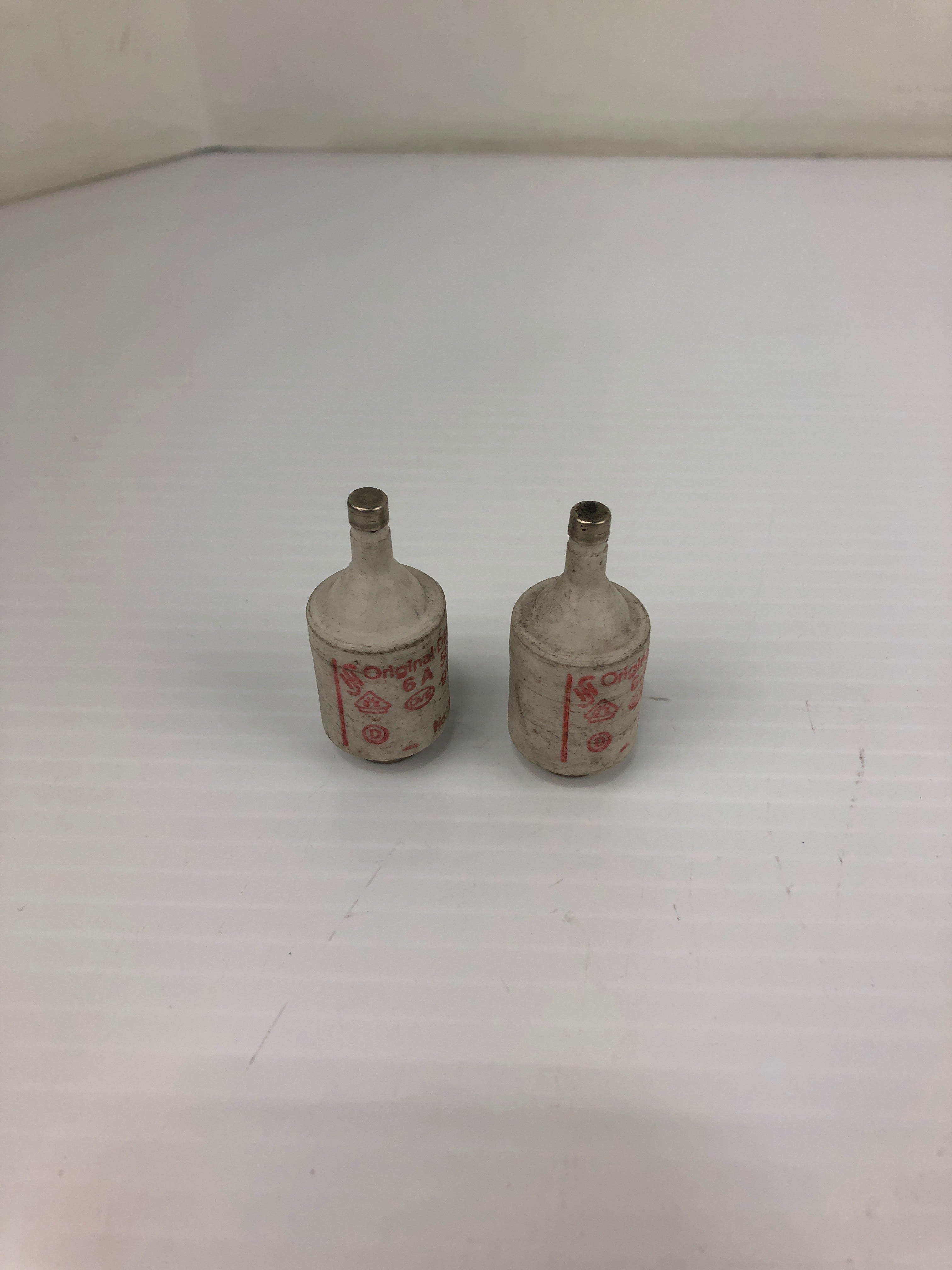 Siemens Original Diazed 5SB23 Ceramic Bottle Fuse 6A 500V (Lot of 2)