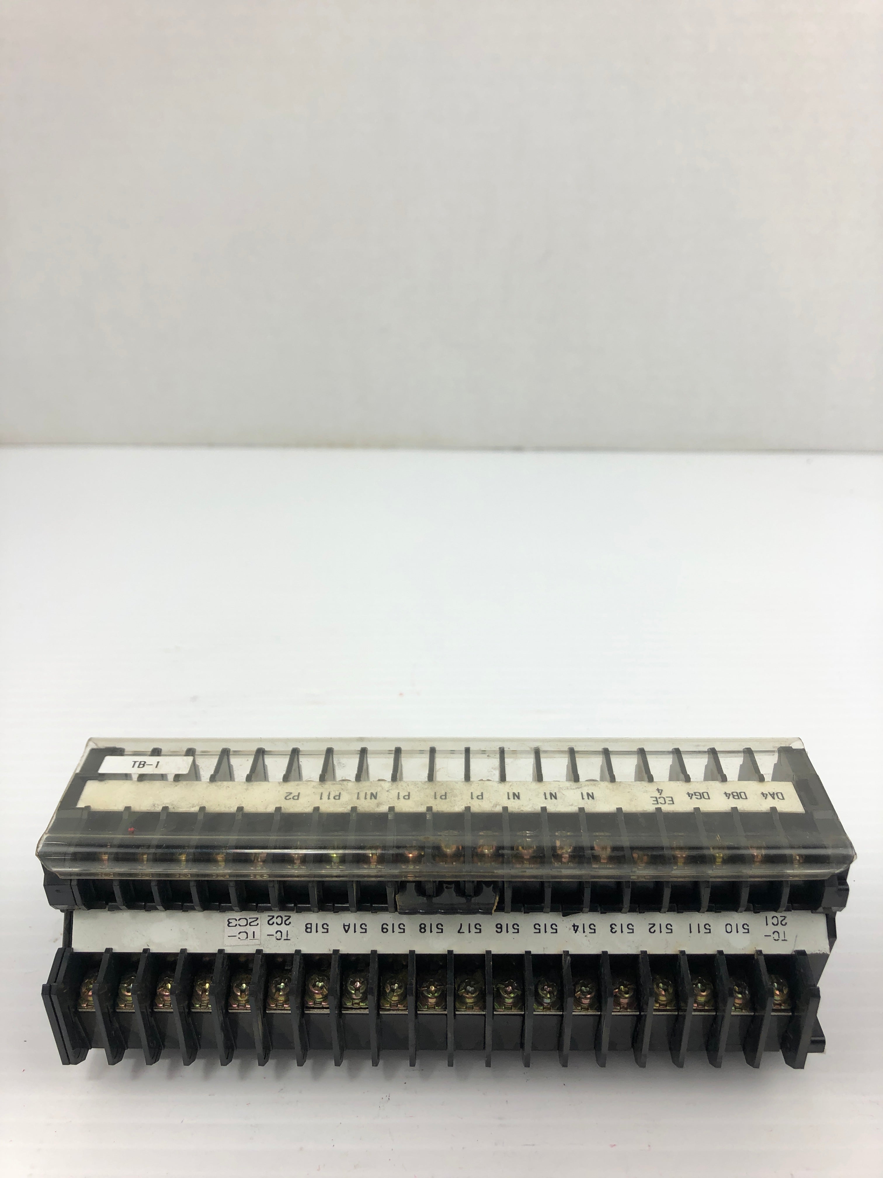 Idec BNDE15W Terminal Block 600V 19P