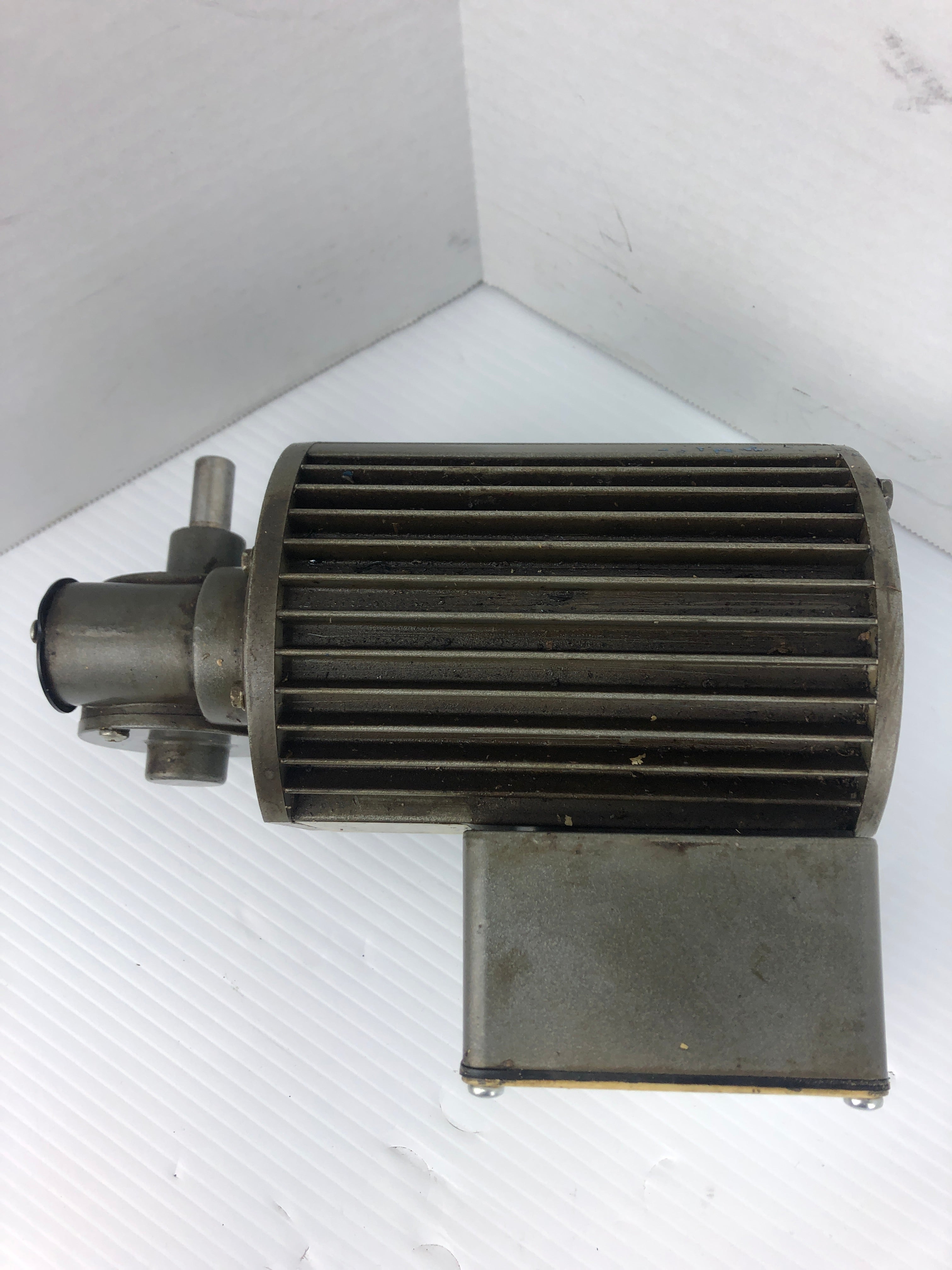 Baldor 25E748W263G1 Industrial Motor .13HP 172 RPM .46A 3PH 10:1 Ratio
