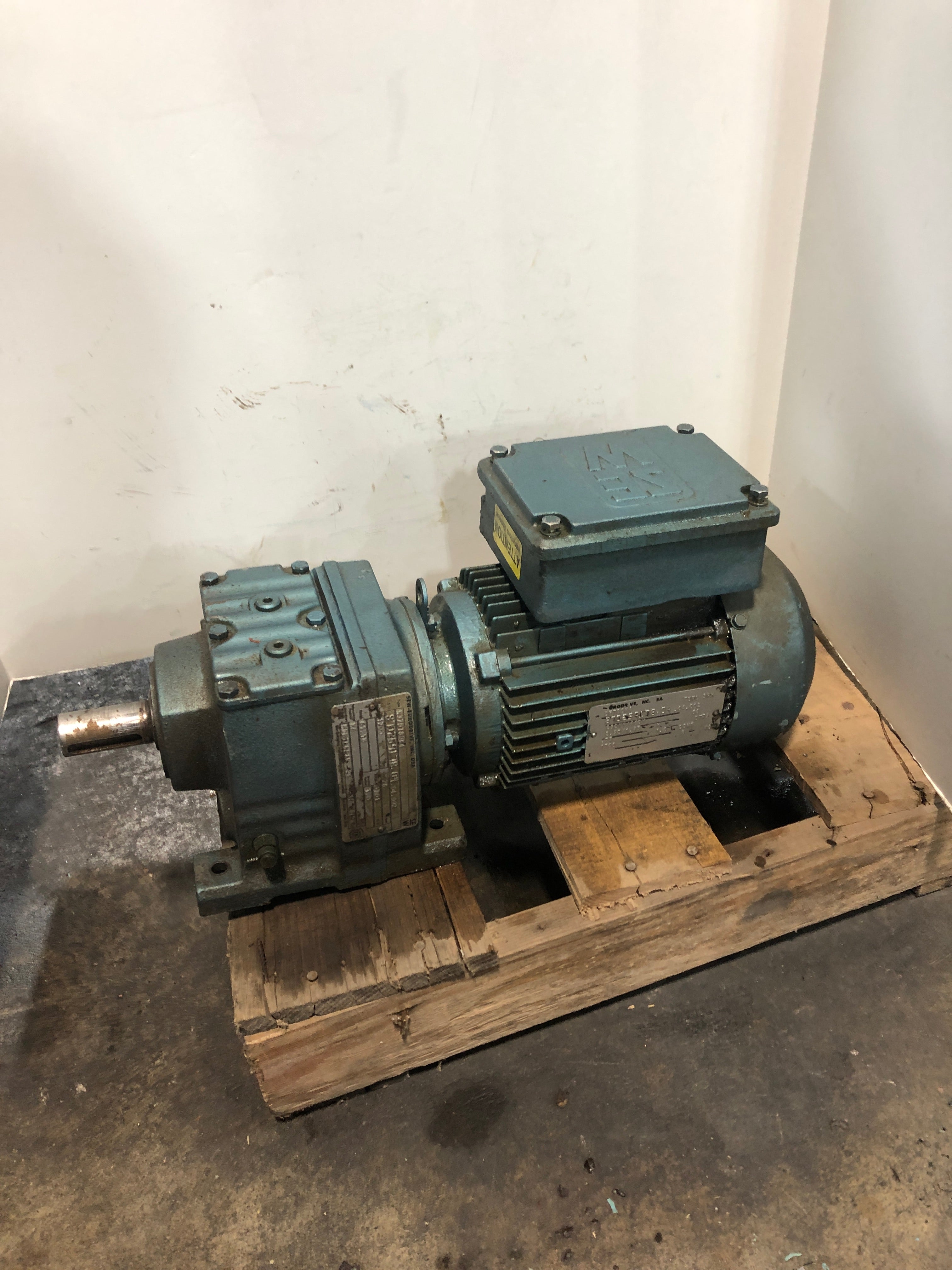SEW-Eurodrive DFT80K4 Gear Motor R37DT80K4 1700 RPM