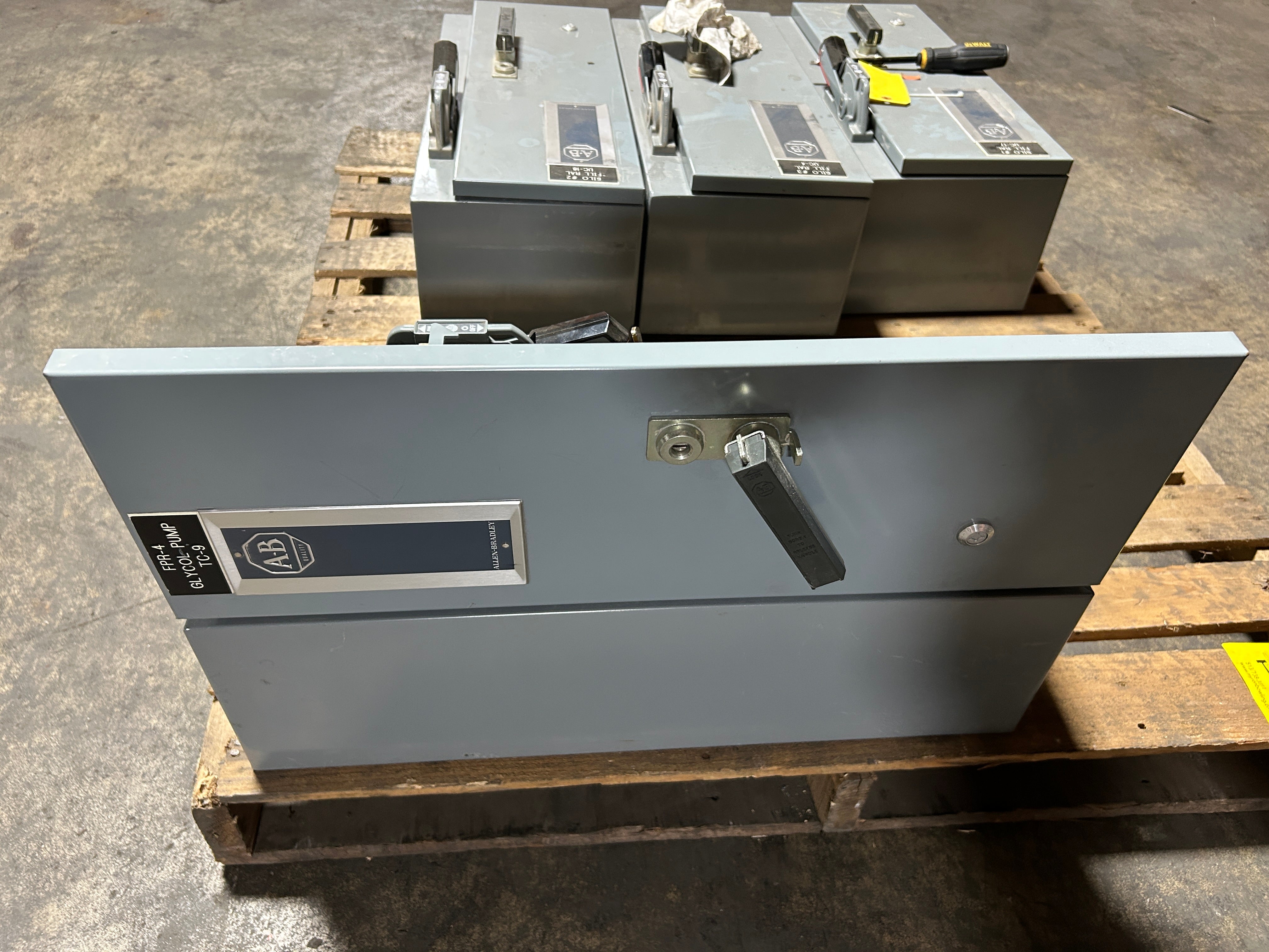 Allen Bradley Size 1 Combination Motor Controller Starter 512-BDB-6P Series D