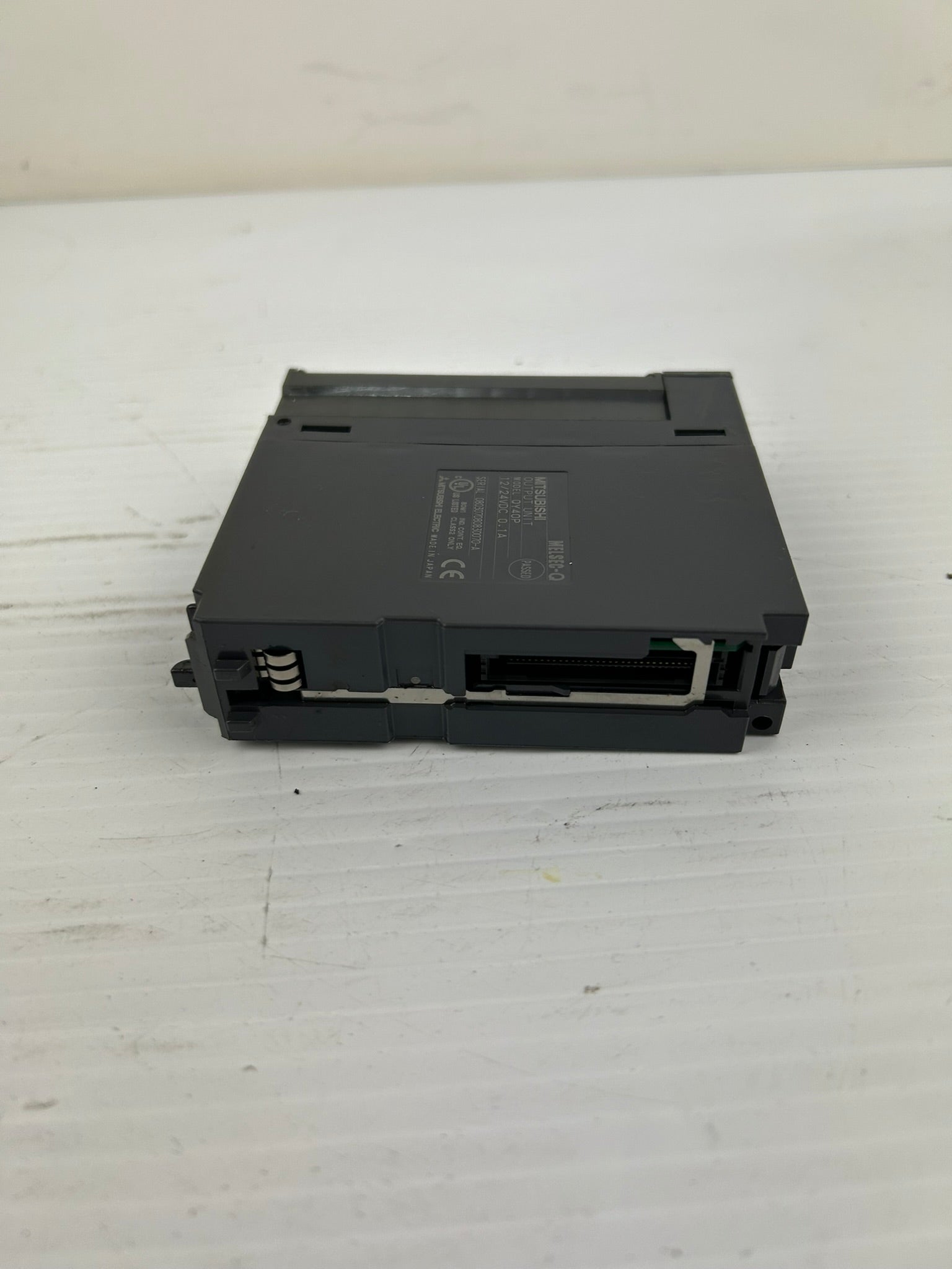 Mitsubishi QY40P PLC Output Unit Module 12/24VDC 0.1A