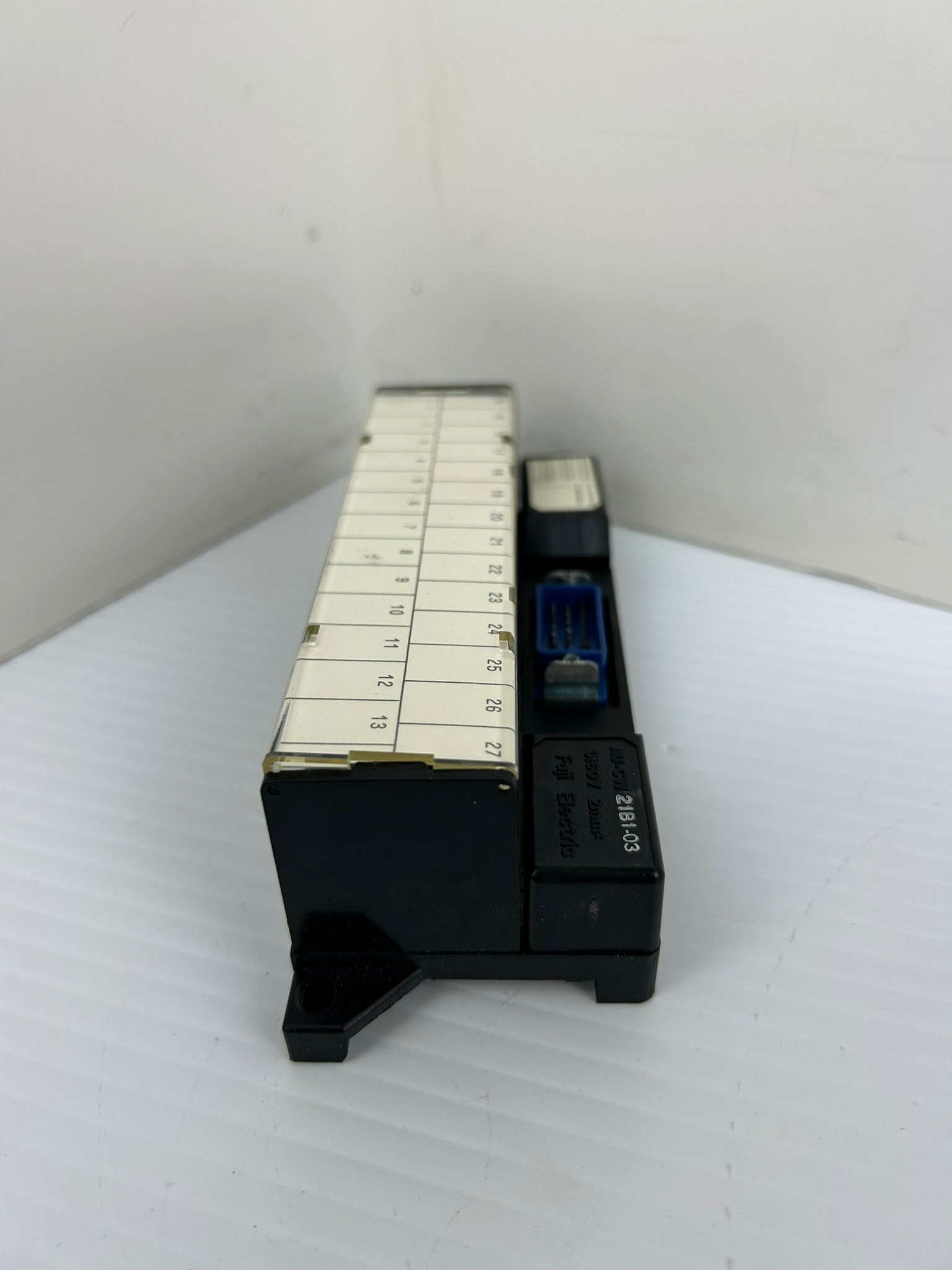 Fuji Electric AU-CW 21B1-03 Terminal Block 600V 2mm²