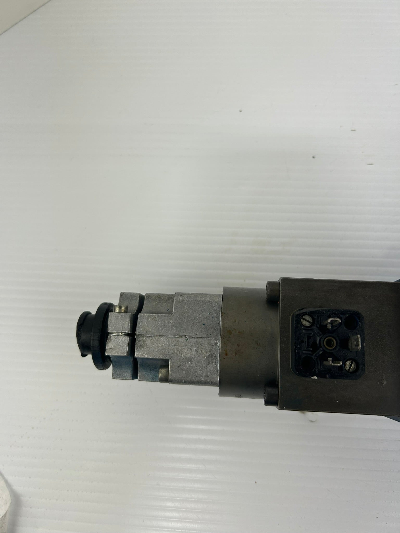 Bosch 0 811 404 001 Directional Hydraulic Solenoid Valve