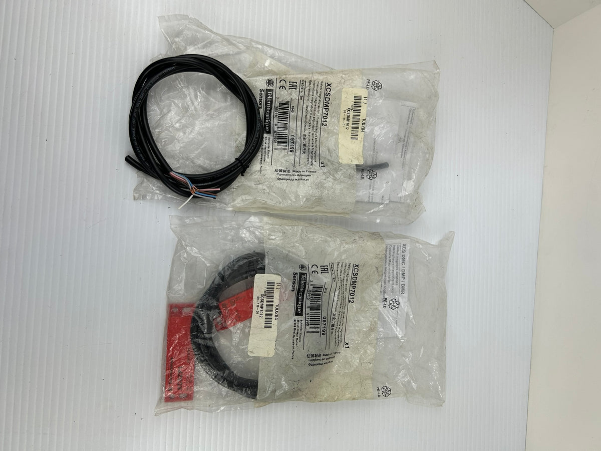 Telemecanique XCS-DMP7012 Magnetic Safety Switch Sensor 24VDC 2M Cable Lot of 2