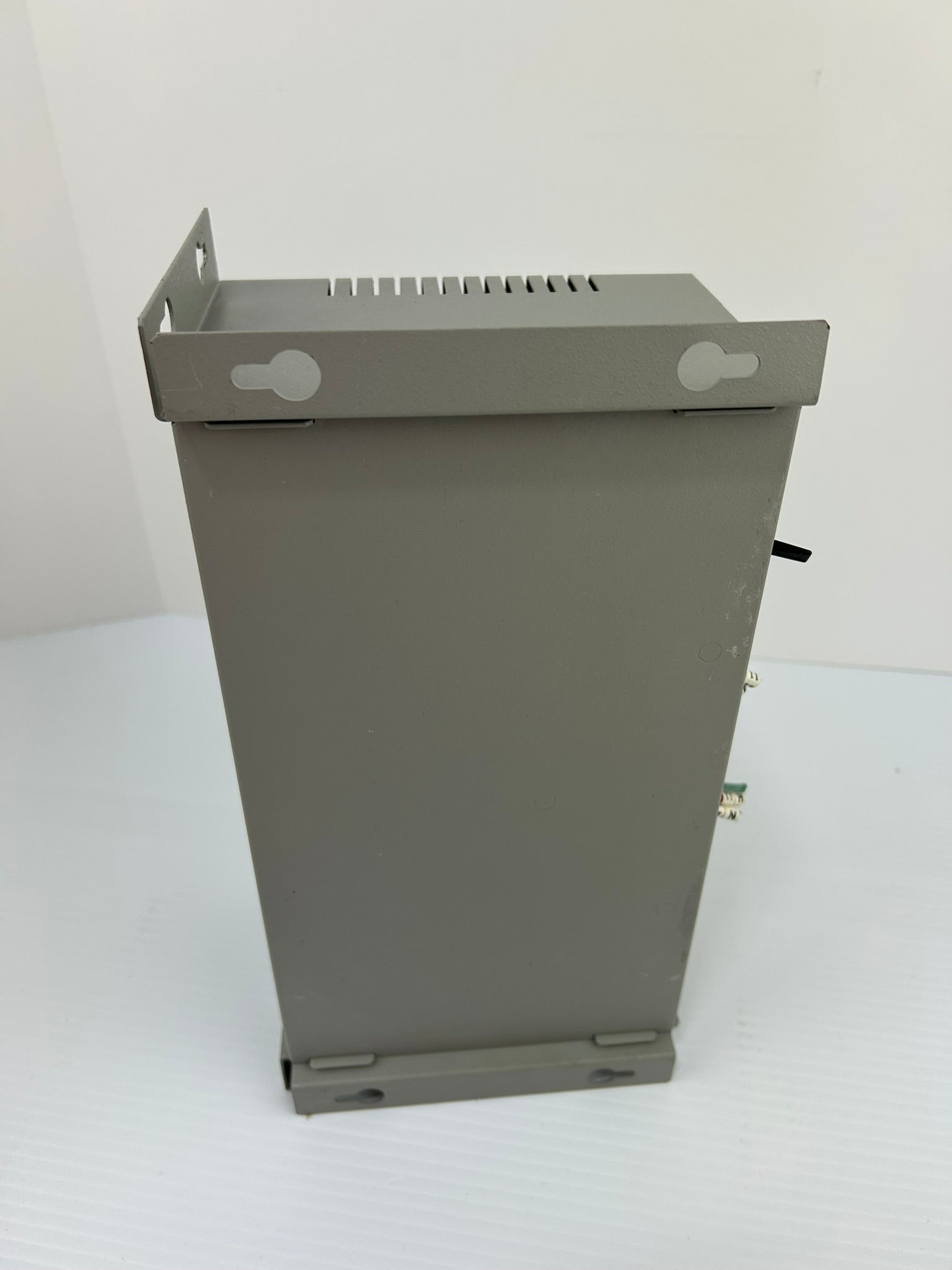 OneAC HU200 Ride-Through Power Source Power Supply Hold Up HU200-3