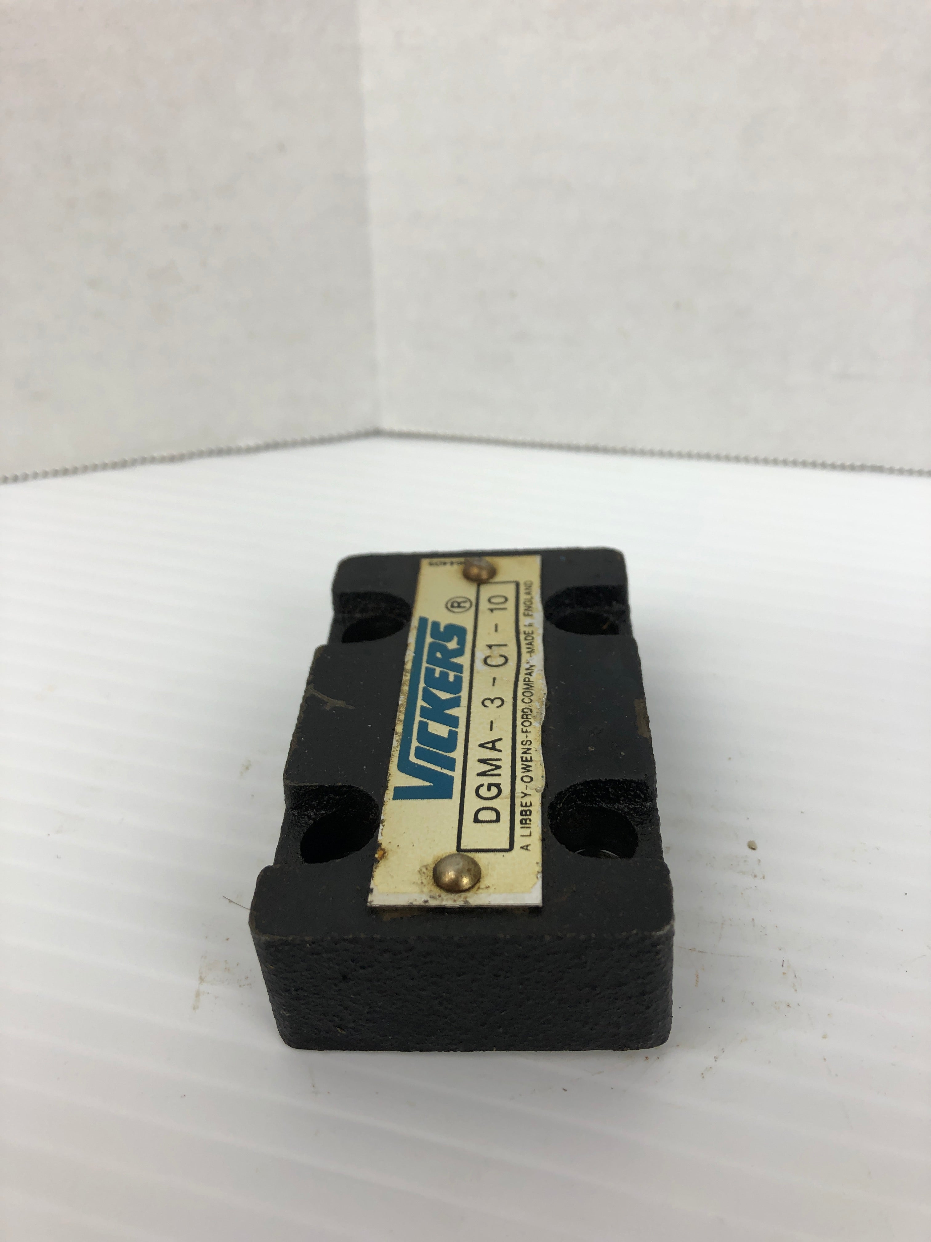 Vickers DGMA-3-C1-10 Valve Connection Plate