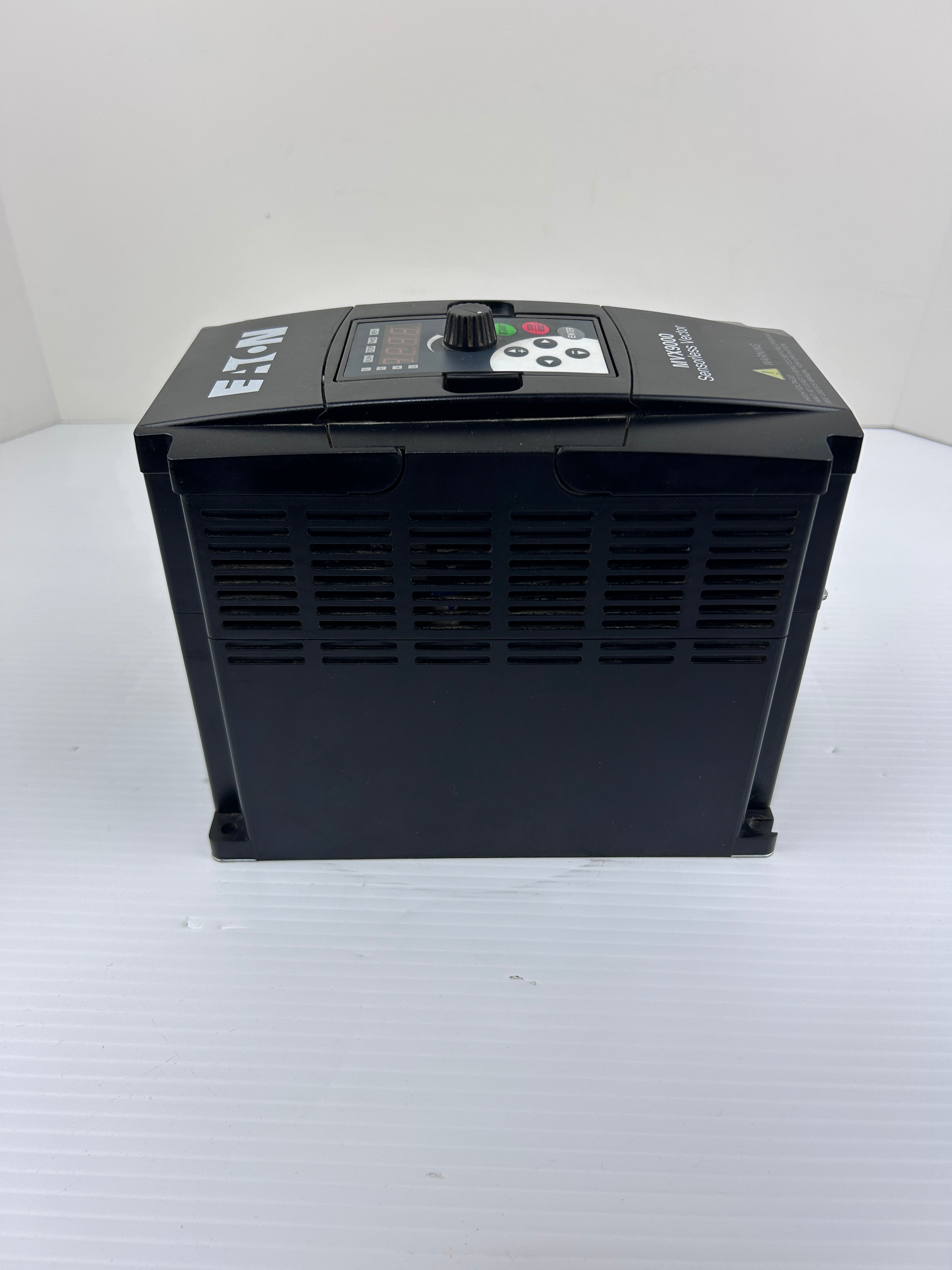 Eaton MVX005A0-4 VFD AC Drive 5HP 380-480V 3PH MVX9000 Sensorless Vector