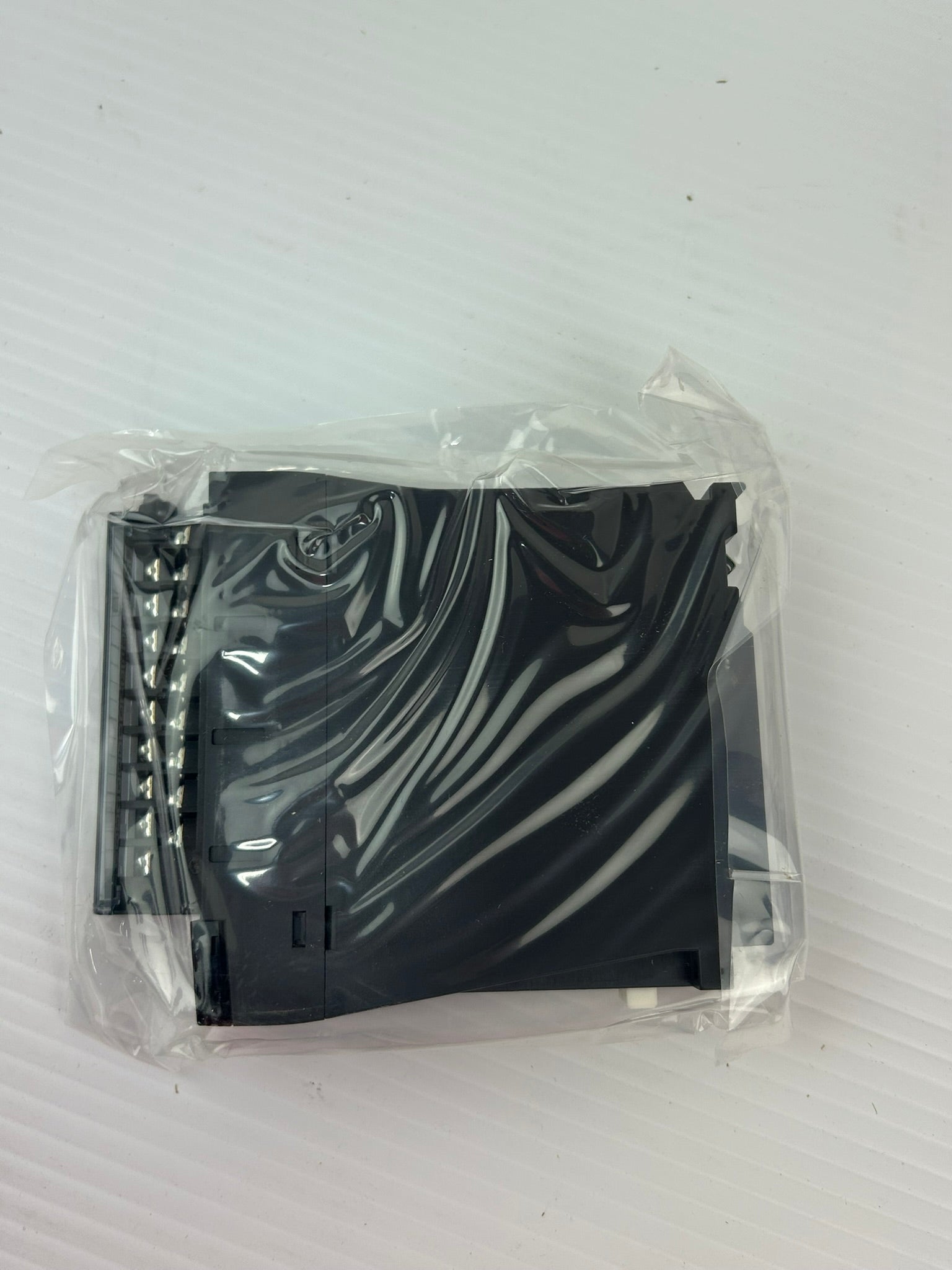 Mitsubishi RY20S6 MELSEC iQ-R 16-Point Relay Output Module PLC