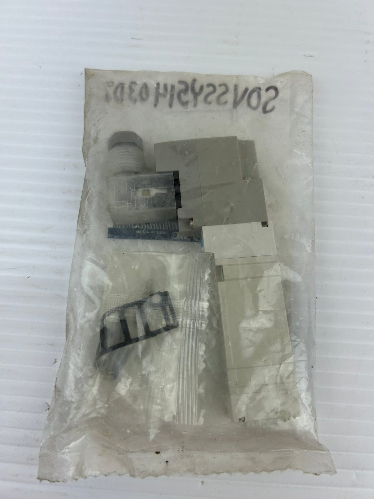 SMC SY5140-3DZ SY5000 5-Port Solenoid Valve 110-115VAC Single Solenoid