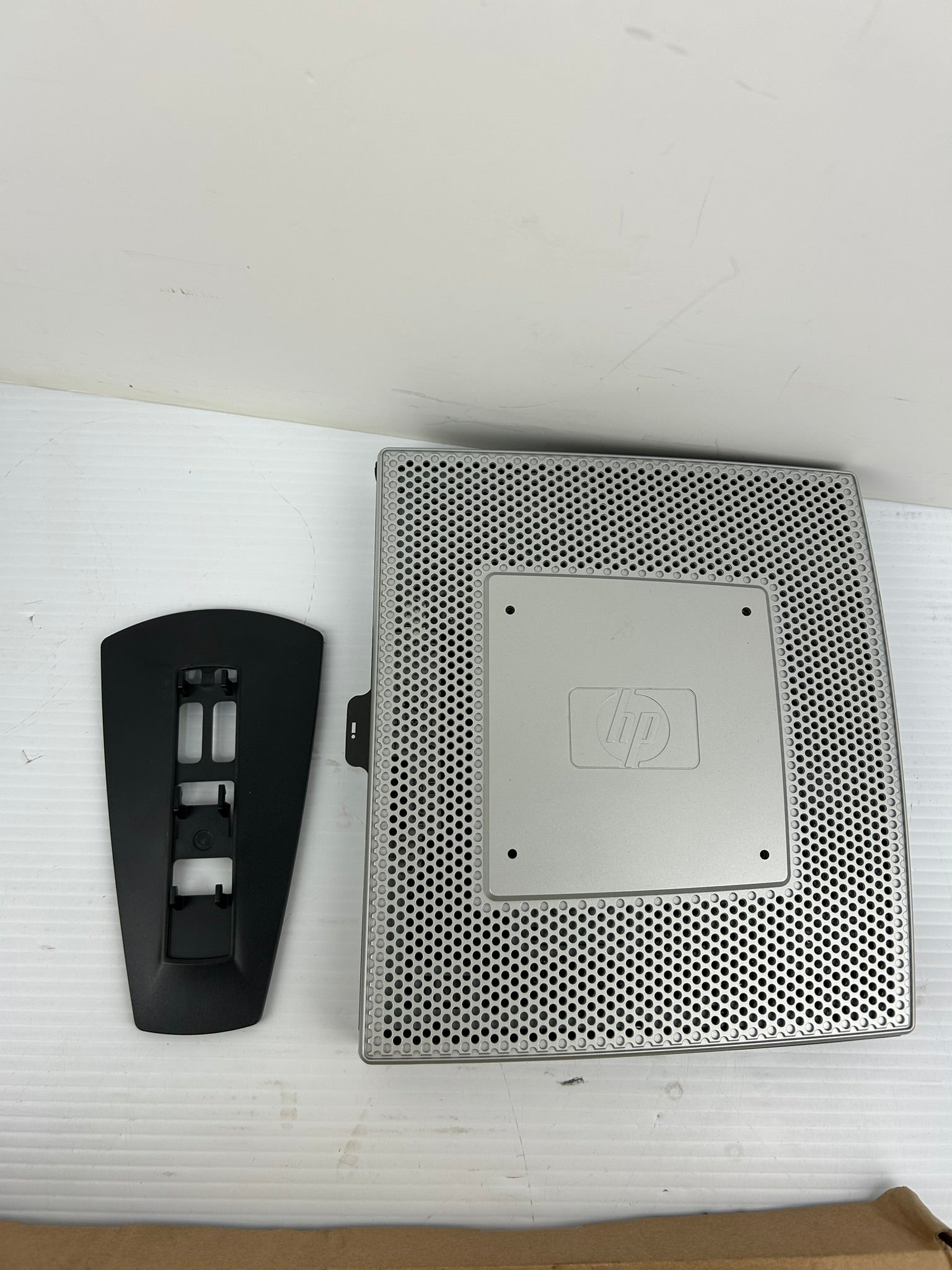 HP VU899AT#ABA G2 Thin Client PC Power Supply Tower, Mouse and Keyboard