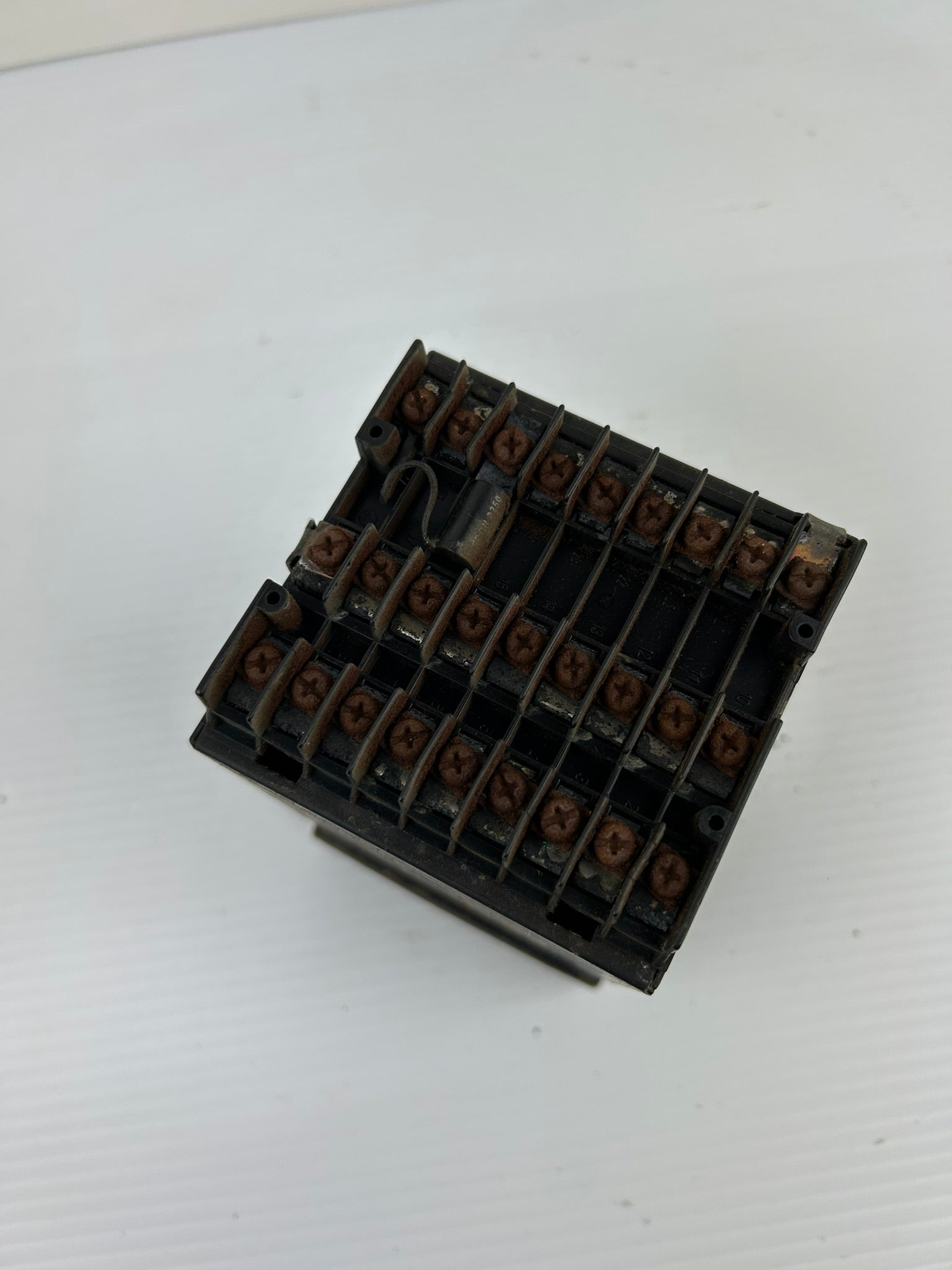 Honeywell DC330L-E0-000-10-0A0000-00-0 Temperature Controller UDC3300