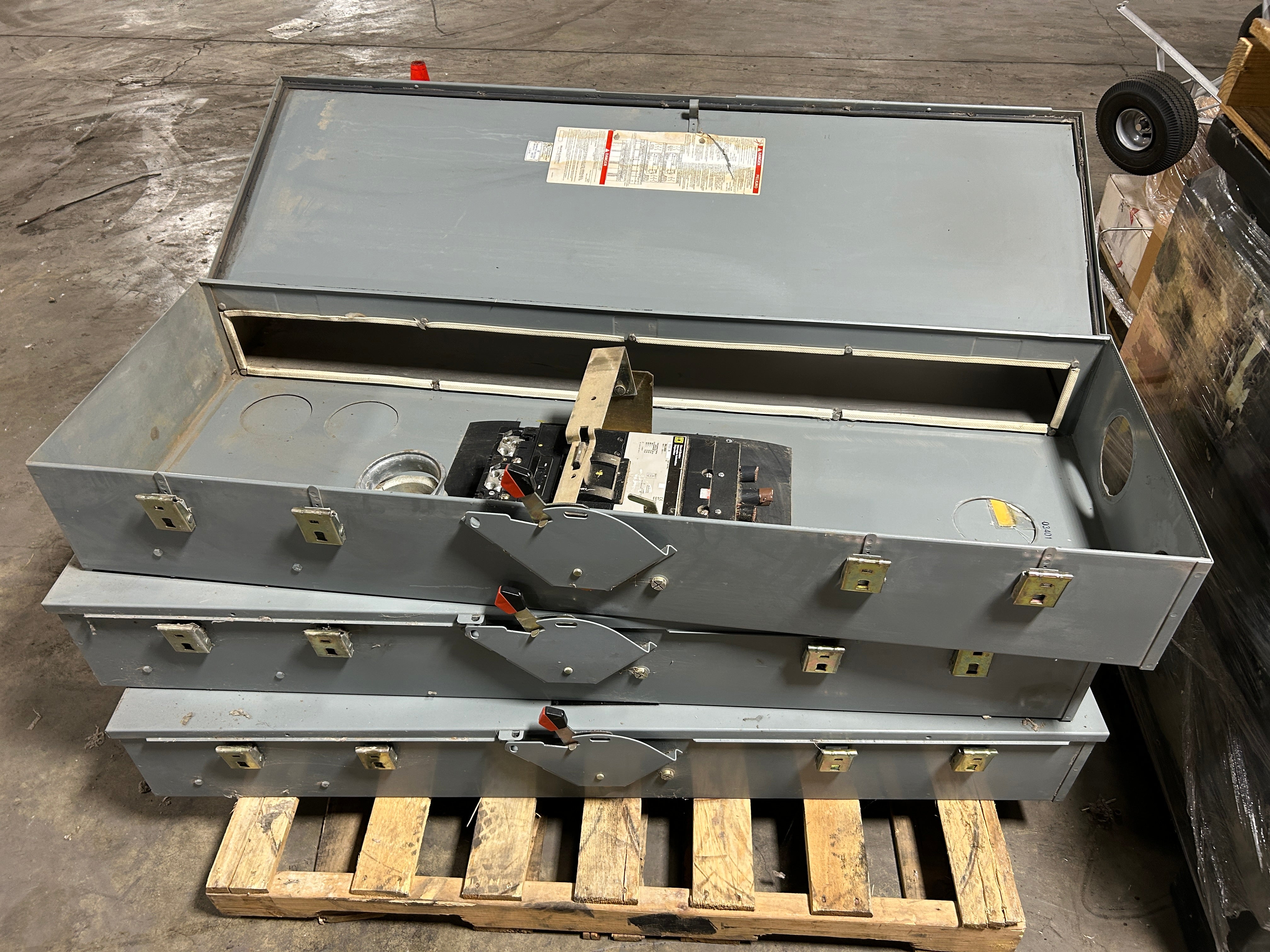 Square D MA1000AWK Circuit Breaker Enclosure 1000A Series E05 MAL36800 800A