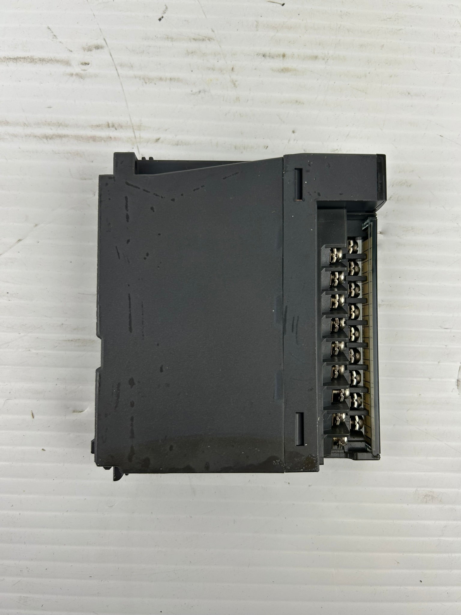 Mitsubishi QY40P PLC Output Unit Module 12/24VDC 0.1A
