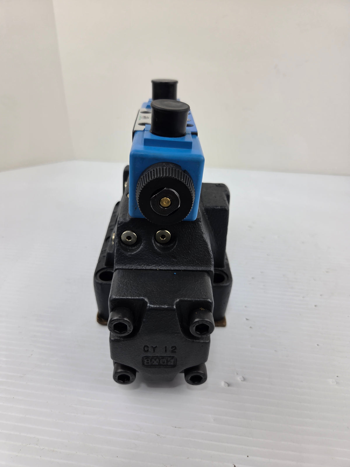 Eaton Vickers DG5V-8-S-2C-T-M-U-B-10 Directional Control Valve 02-325899
