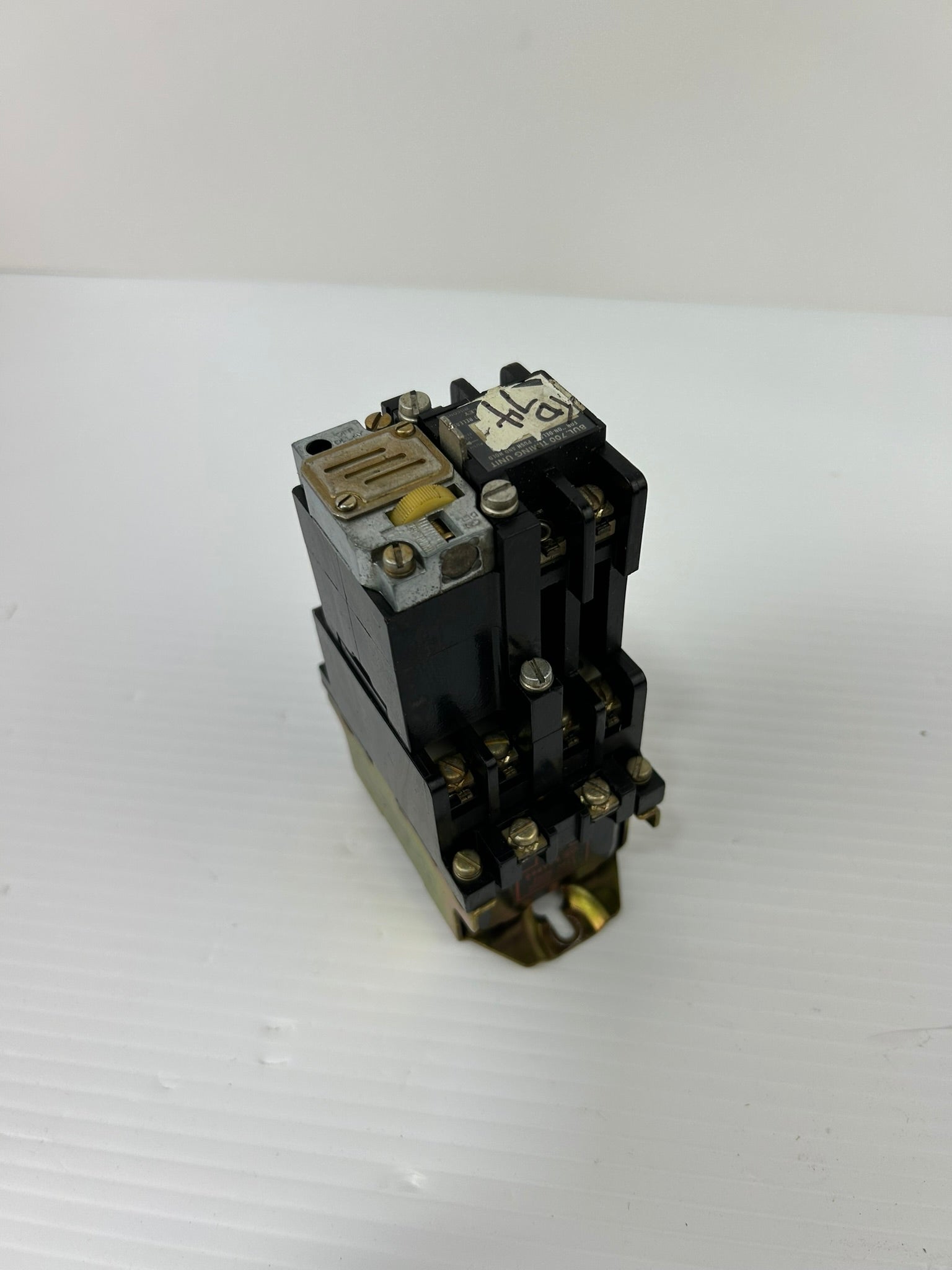 Allen-Bradley 700-NT400A1 Relay Series C with 700-NT Pneumatic Time Delay Unit