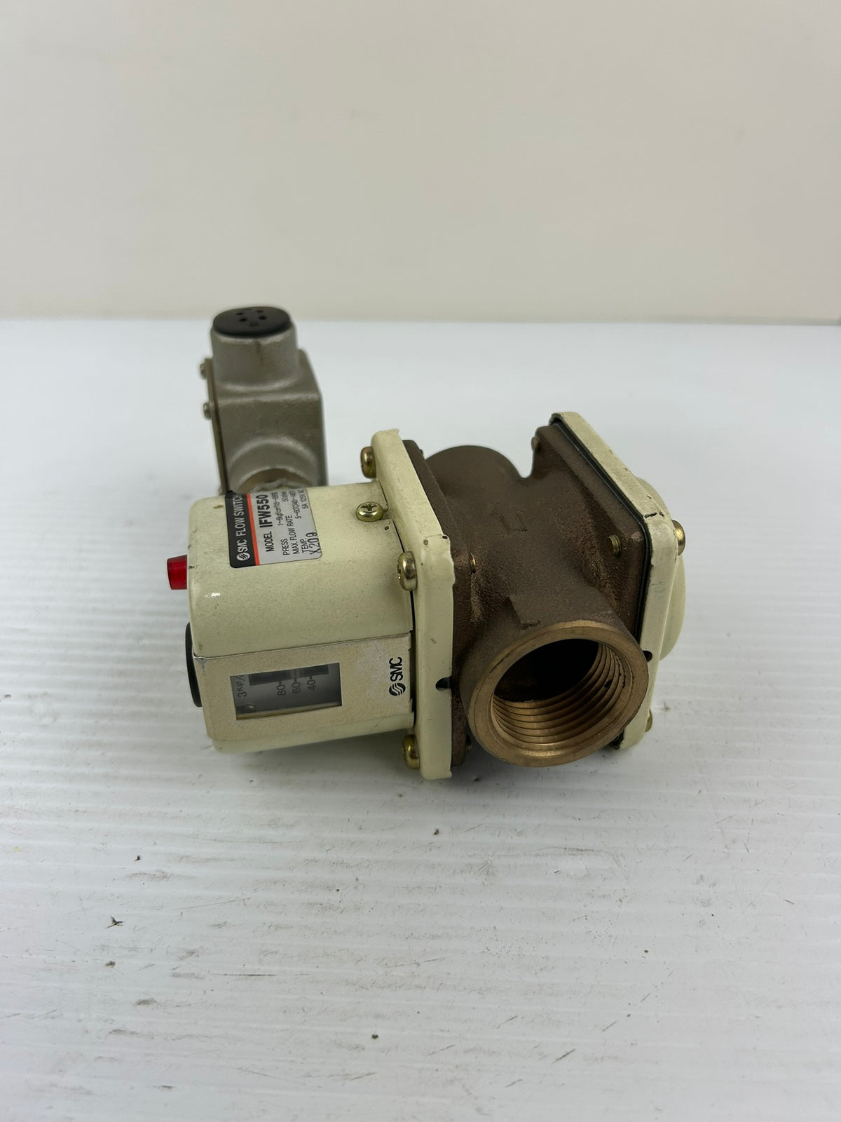 SMC IFW550 Industrial Flow Switch 50 L/min 5A 125V AC X209