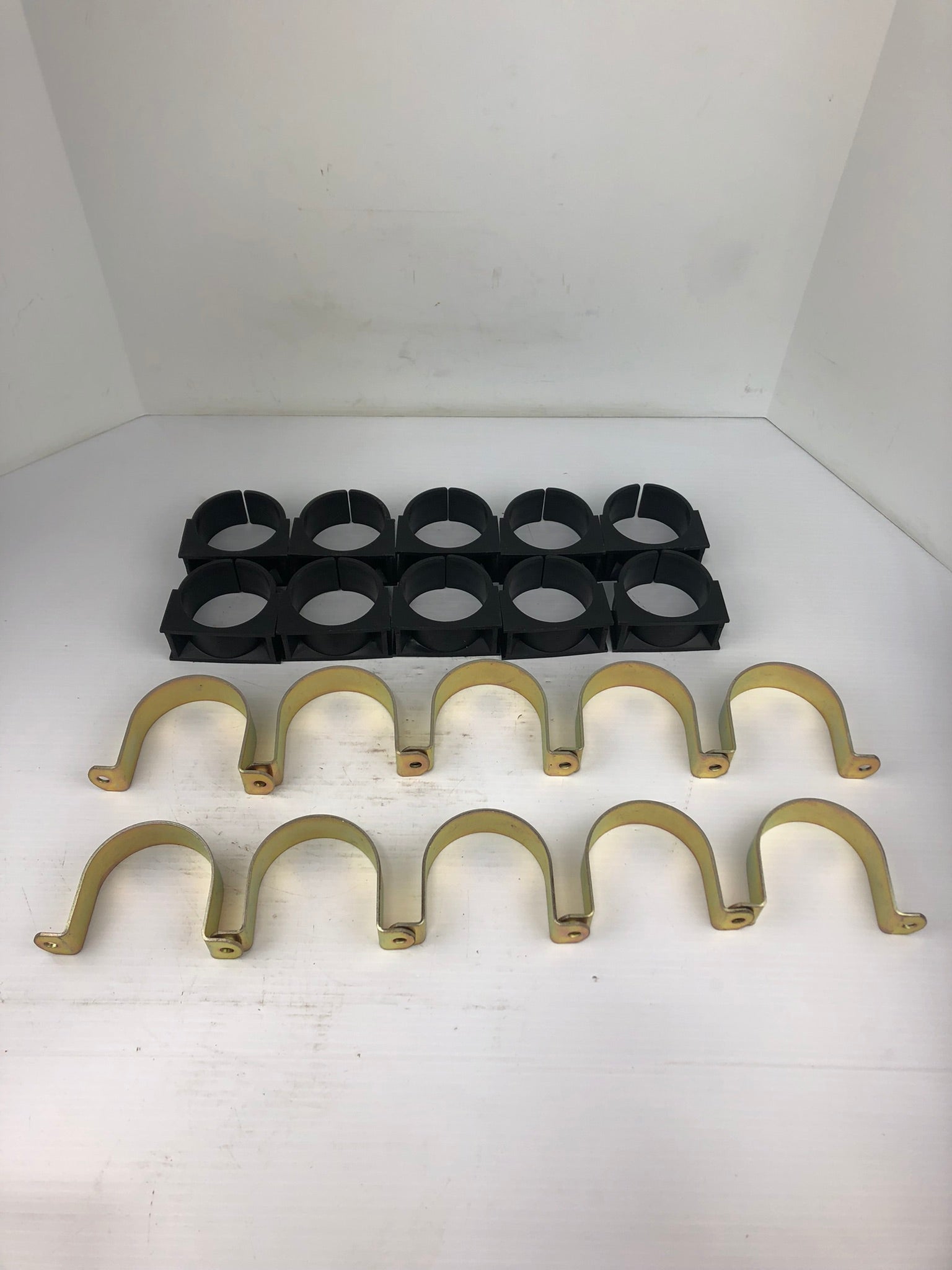 Unistrut Tyco Steel Clamps 046M052 ZD - Box of 10