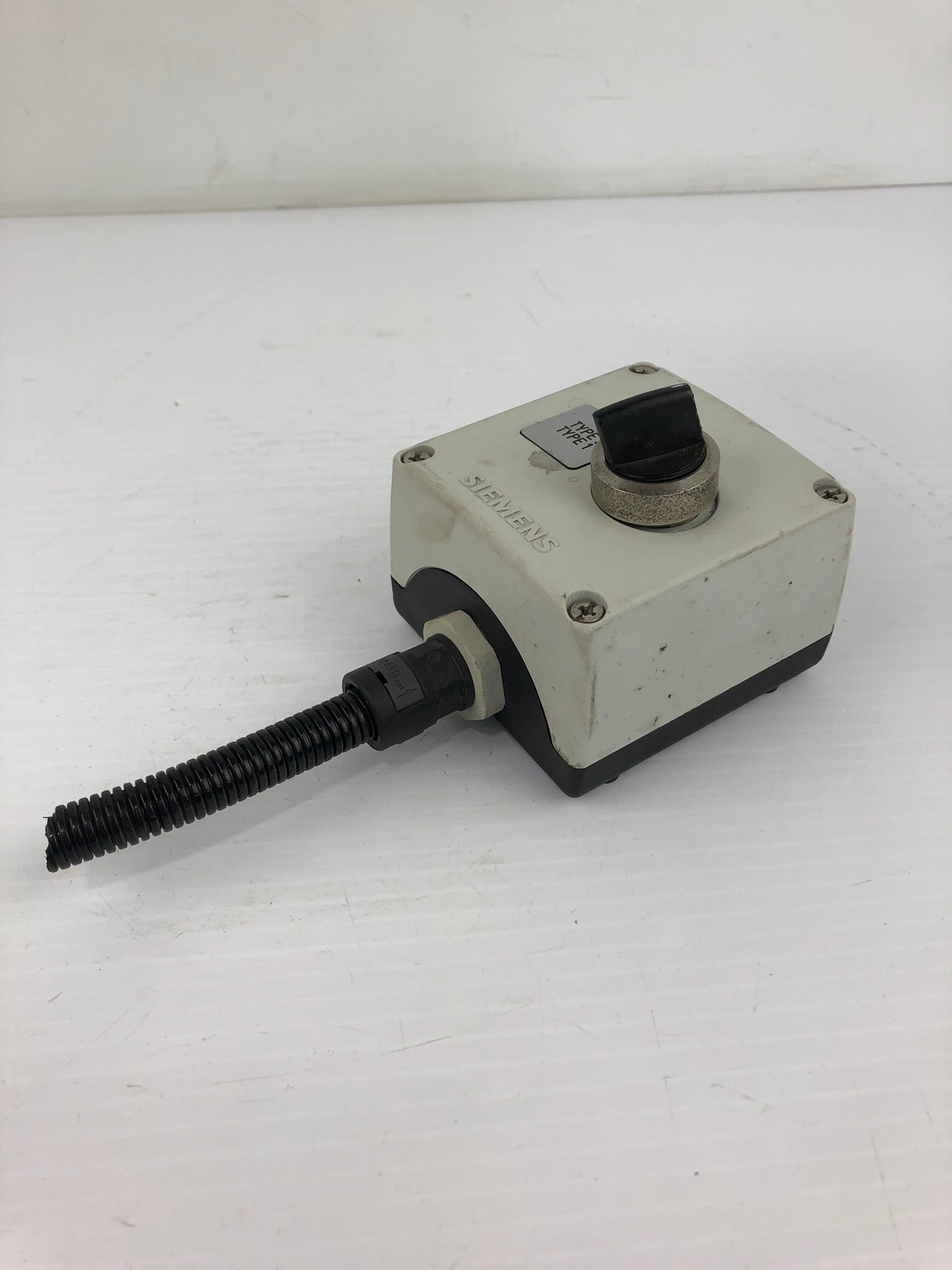 Siemens 2-Position Knob with Plastic Enclosure Box "Type 1" "Type 2"