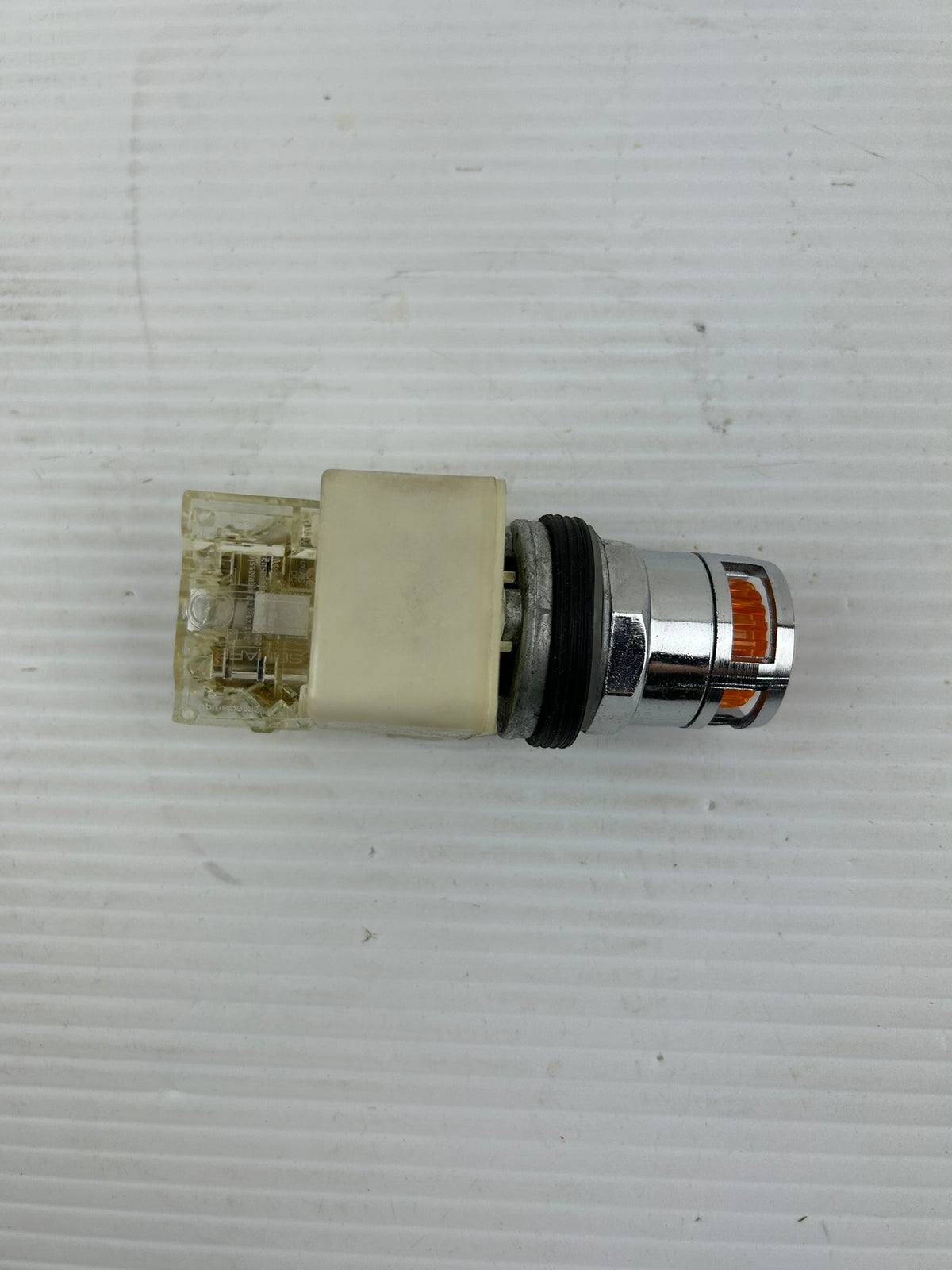 Schneider Electric 9001K3L38LYAH13 Illuminated Momentary Push Button Amber
