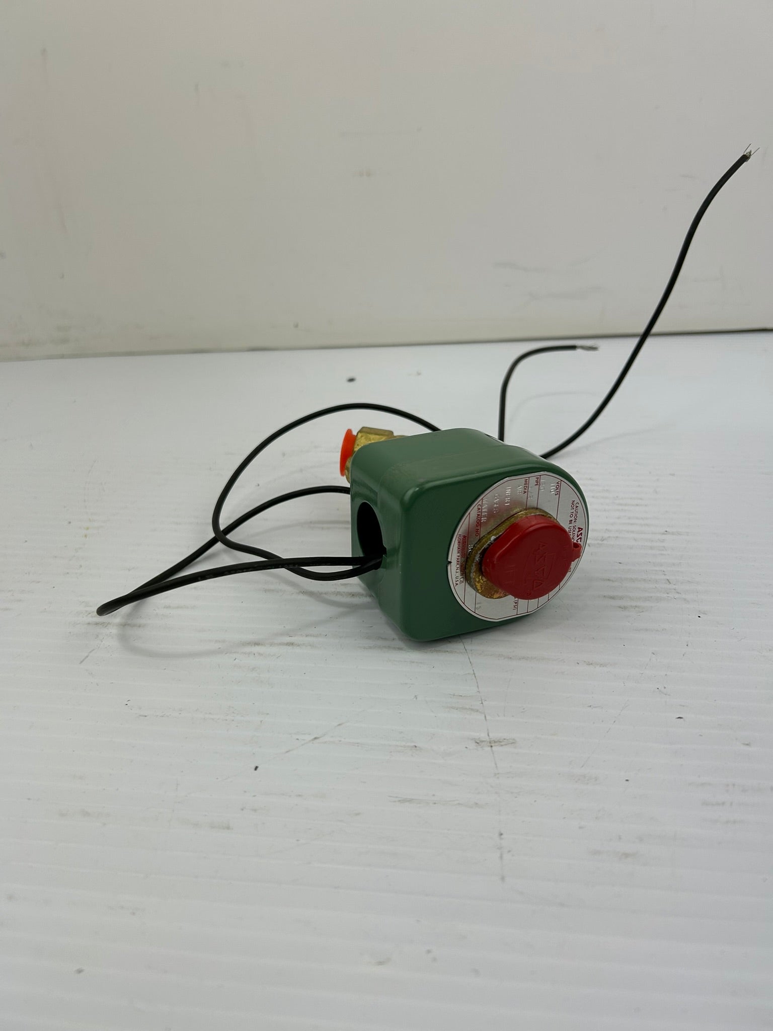 ASCO 02204S Solenoid Valve 110/120 Volts 3/8 Pipe 15.4 Watts