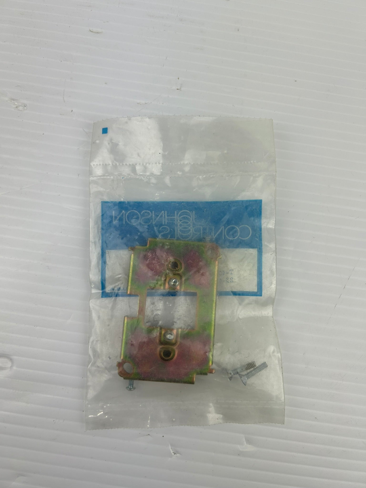 Johnson Controls T-4002-6049 Mounting Bracket with Hardware 23-41406 8324
