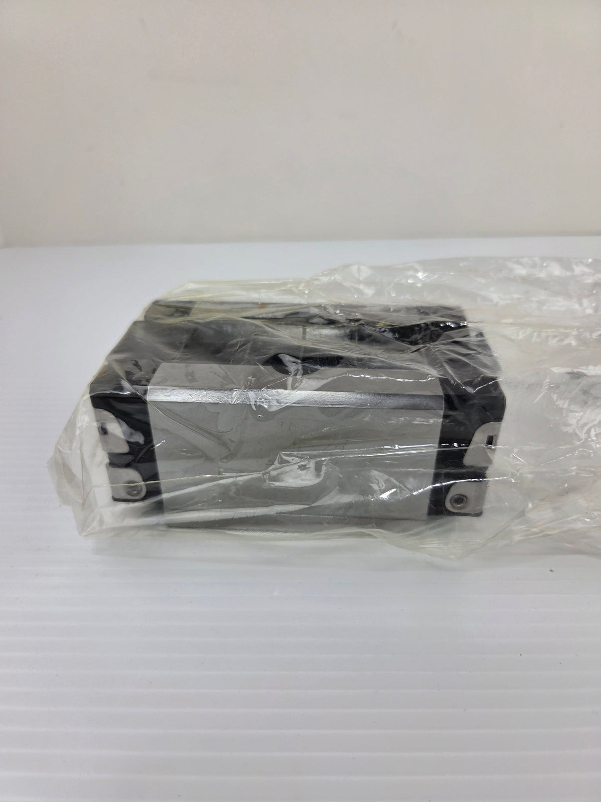 Rexroth R162141322 Guide Rail Ball Runner Block Carbon Steel KWD-045-SNH-C1-H-1
