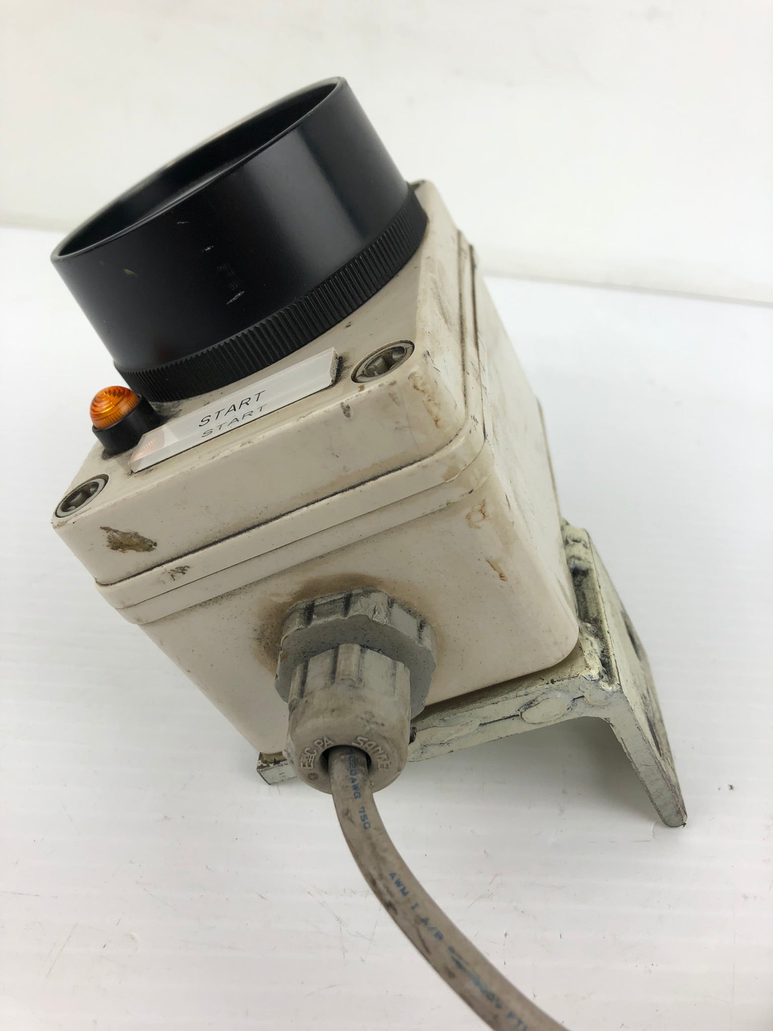 Industrial Push Button Switch Black Safety Pushbutton Right Mount with Cable