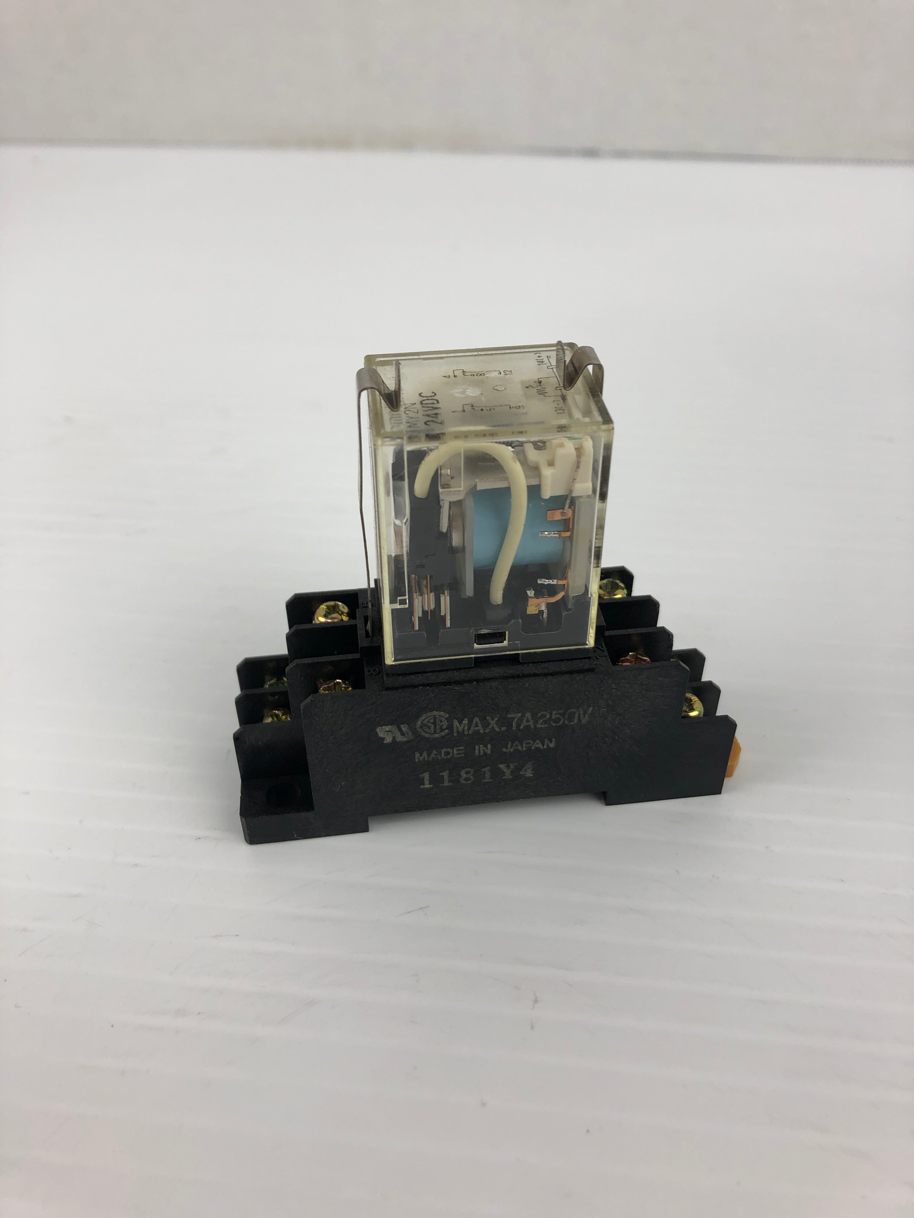Omron MY2N 24VDC Relay with Base 1181Y4