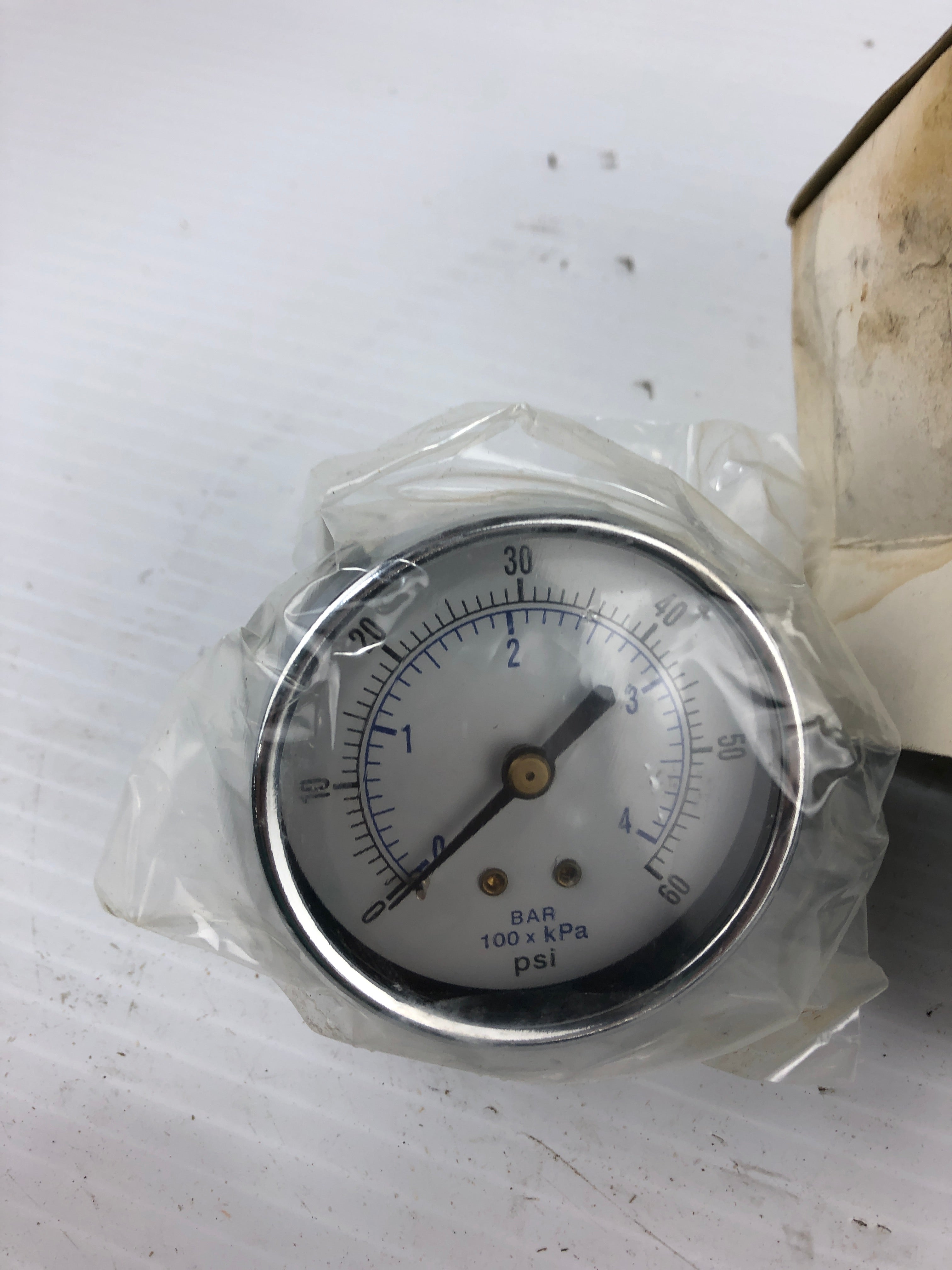 Universal Pressure Gauge 102D-254D 2-1/2" Dry 0-60 PSI 1/4" NPT