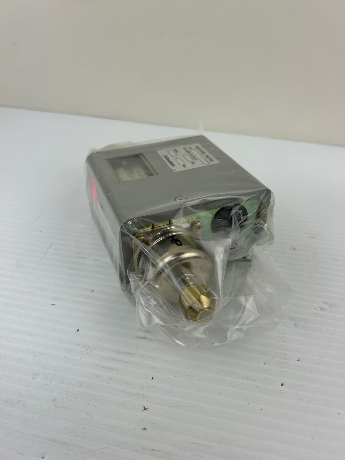 Saginomiya YPS-C104 Pressure Switch 0.02–0.3 MPa Industrial Pressure Control