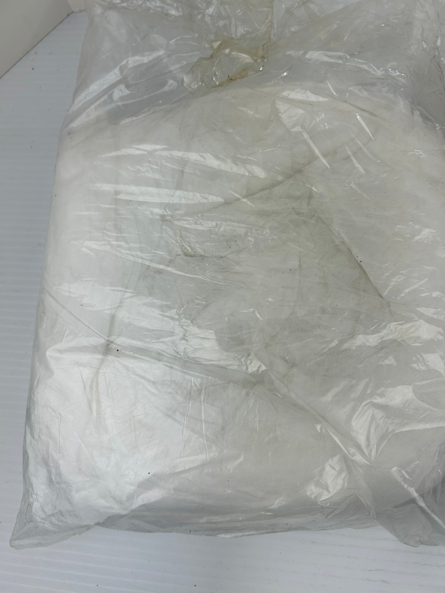 Radnor 64055408 21" White Polypropylene Bouffants - Lot of 200