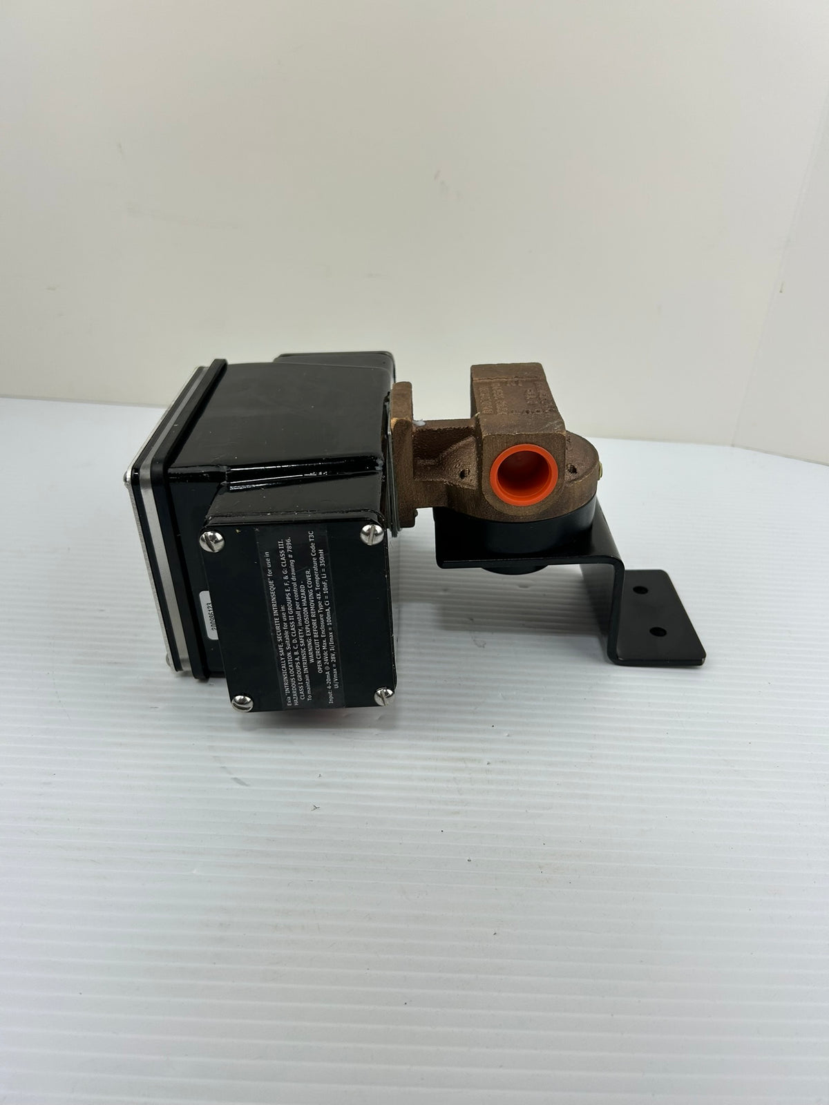 UFM Universal Monitors SN-BSB20GM-6-32V1.0-TXL0WR-F 32V Flow Monitor