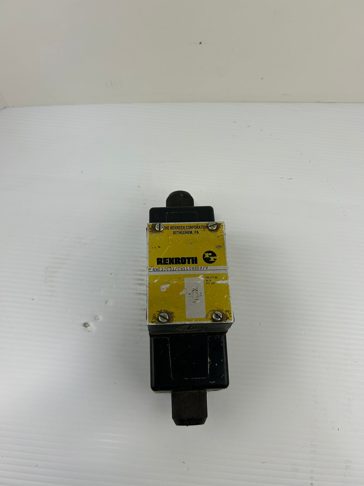 Rexroth 4WE10E317CW110N9DA/V Hydraulic Control Valve