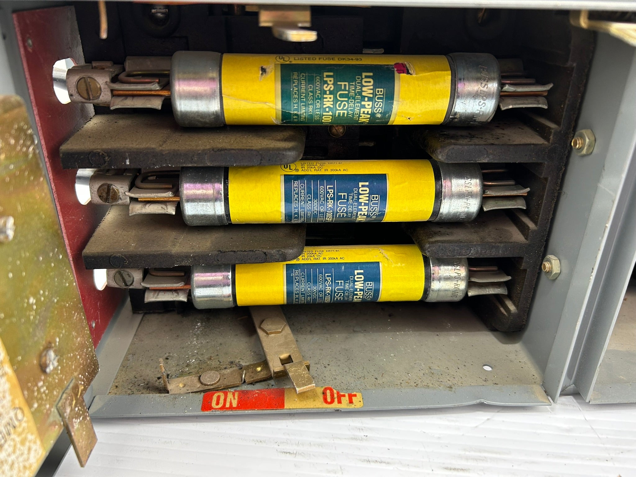 Square D QMB Saflex Twin Unit 100 Amp 3 Pole 600 VAC QMB-3610-T with 3 Fuses
