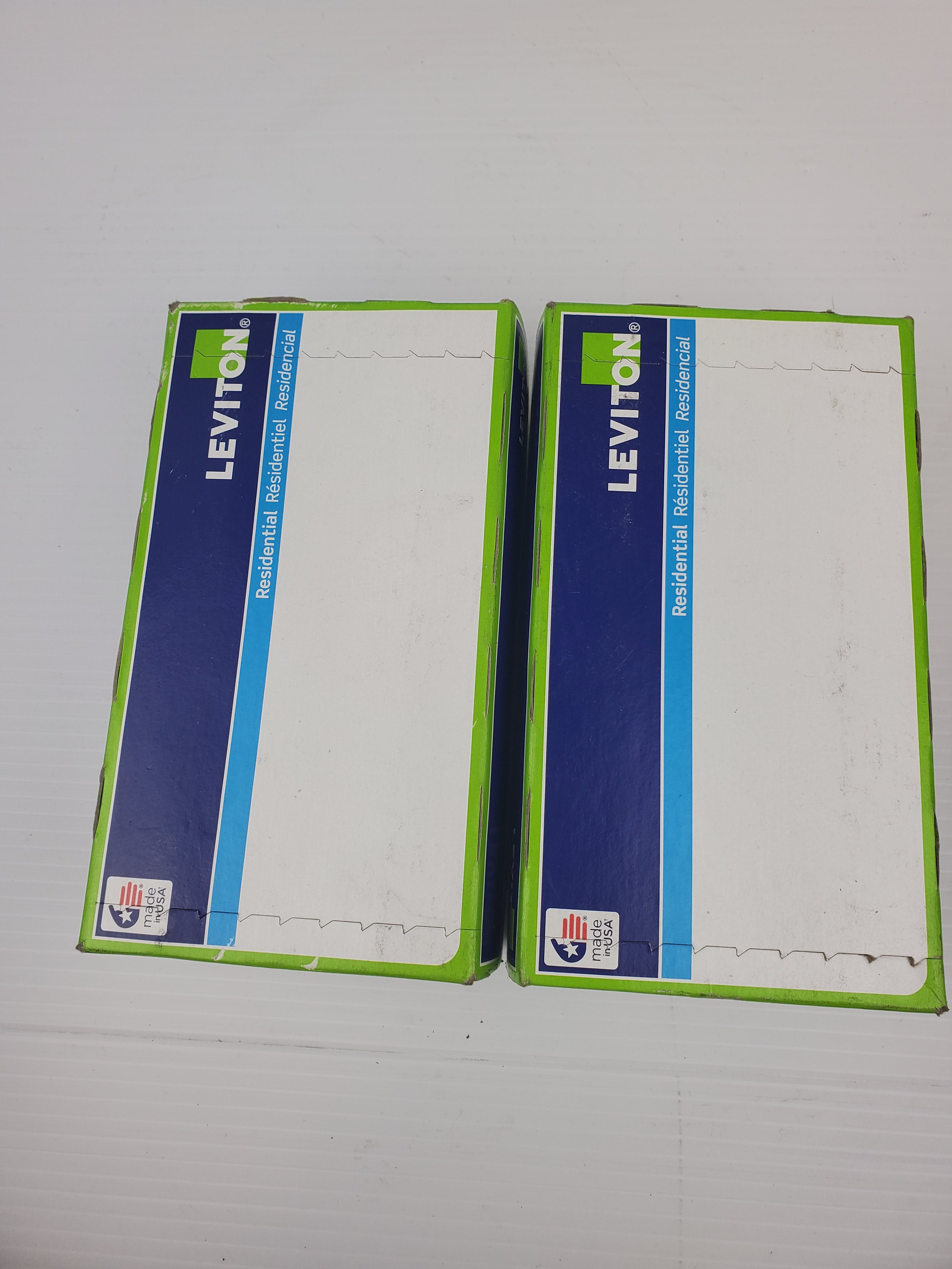 Leviton 5601-2I Switch 1-Pole Grounding Interrupteur 15A-120/277V AC/CA Lot of 2
