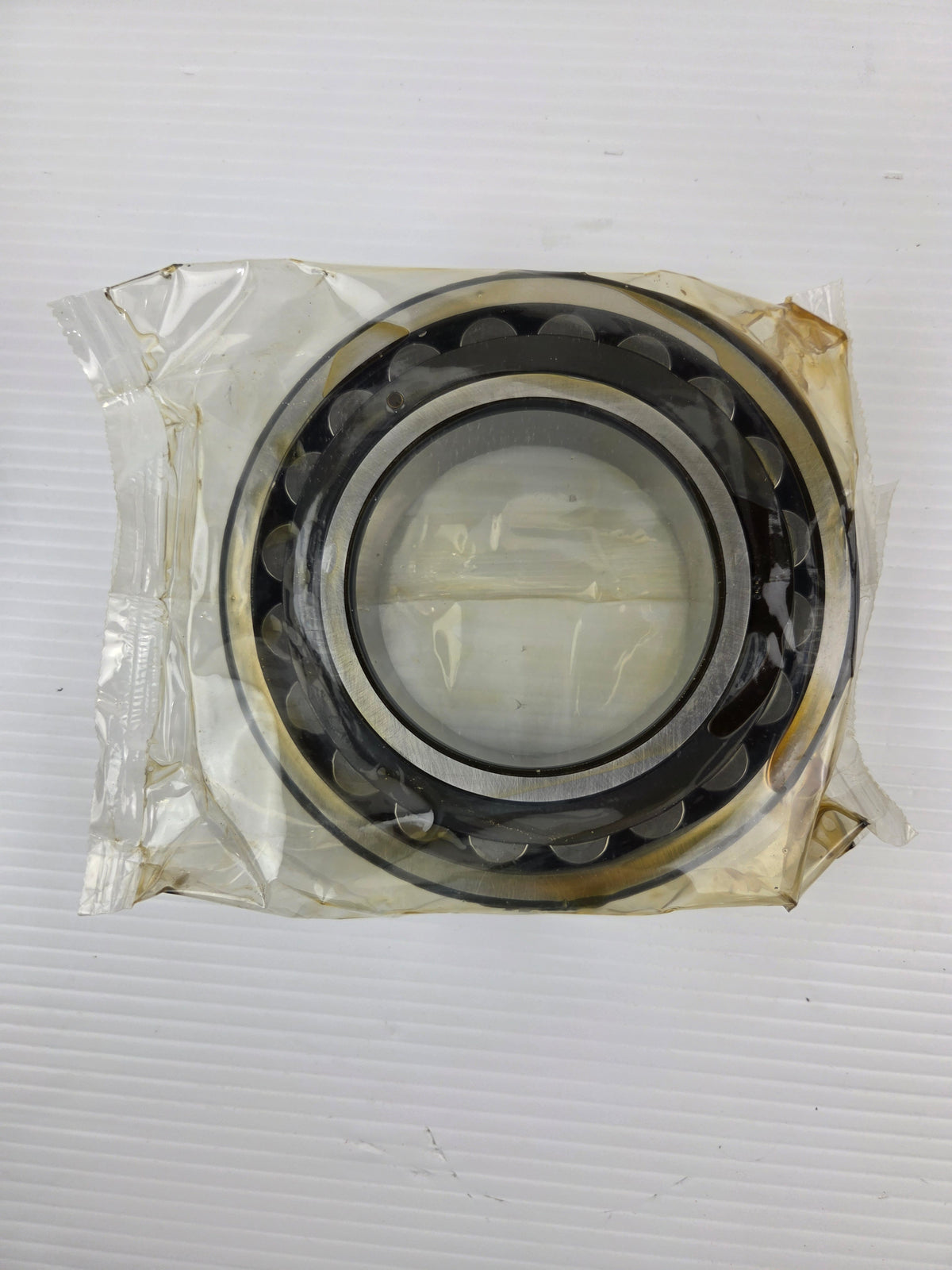 SKF Explorer 22218 CC/C3W33 Spherical Roller Bearing 22218CCC3W33