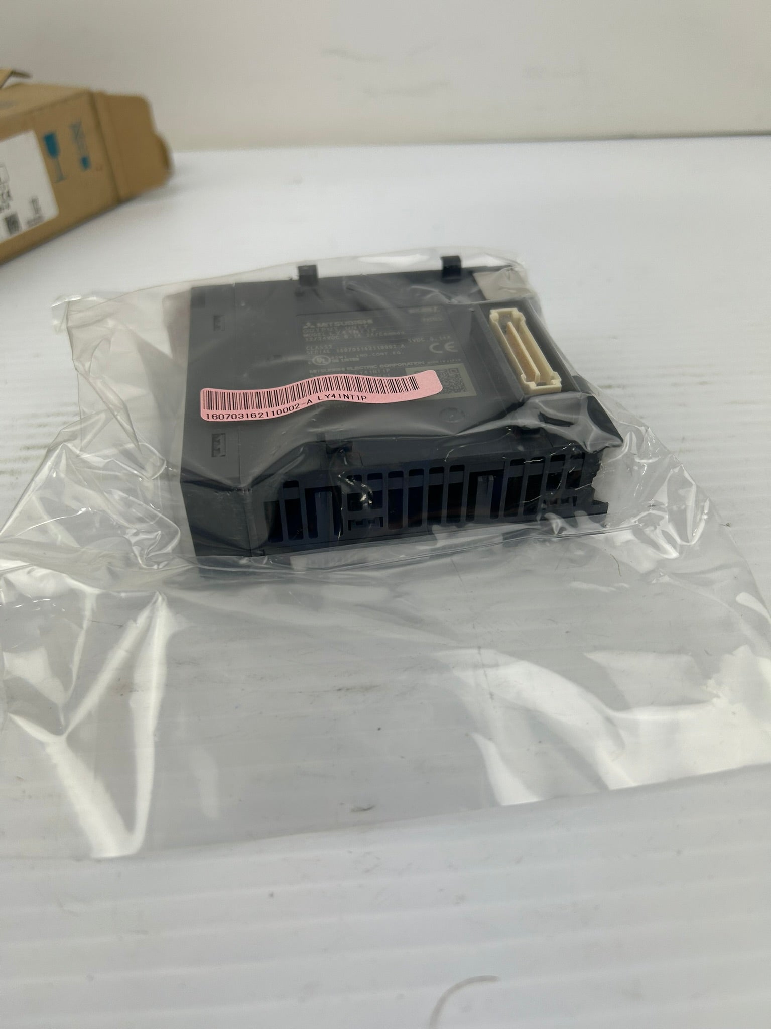 Mitsubishi LY41NT1P Output Unit PLC Module 12/24VDC 0.1A 2A/Common Class 2 5VDC