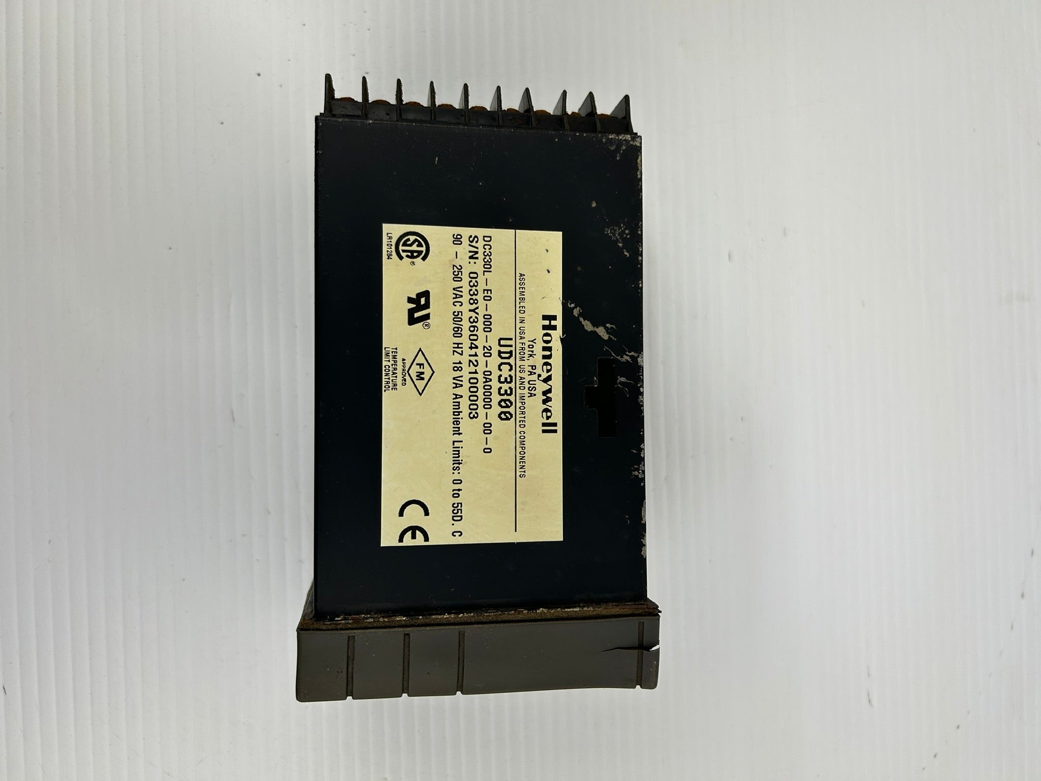 Honeywell DC330L-E0-000-20-0A0000-00-0 Temperature Controller UDC3300