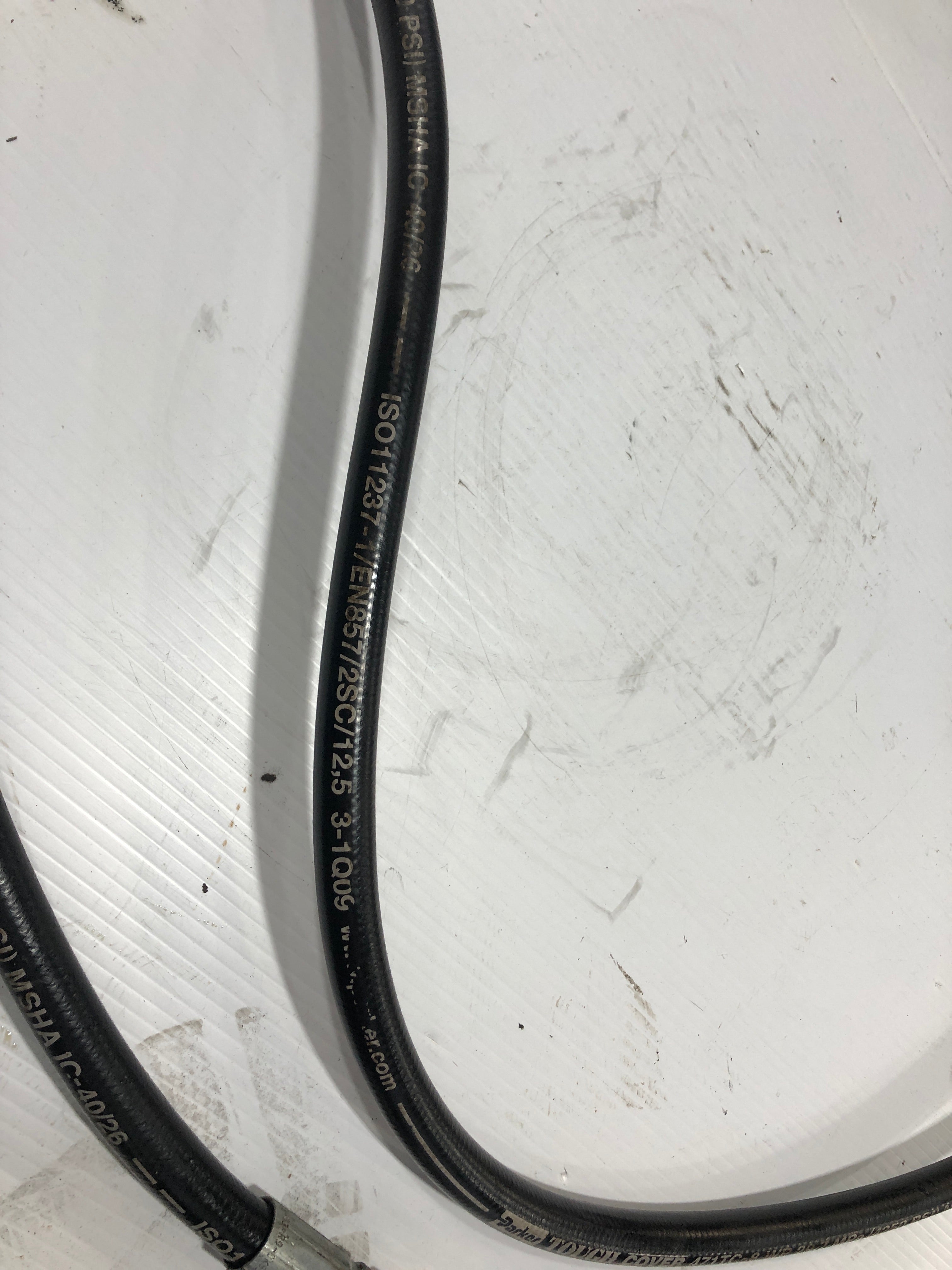 Parker 471TC-8 Tough Cover Hydraulic Hose WP 29.7 MPa 4250 PSI