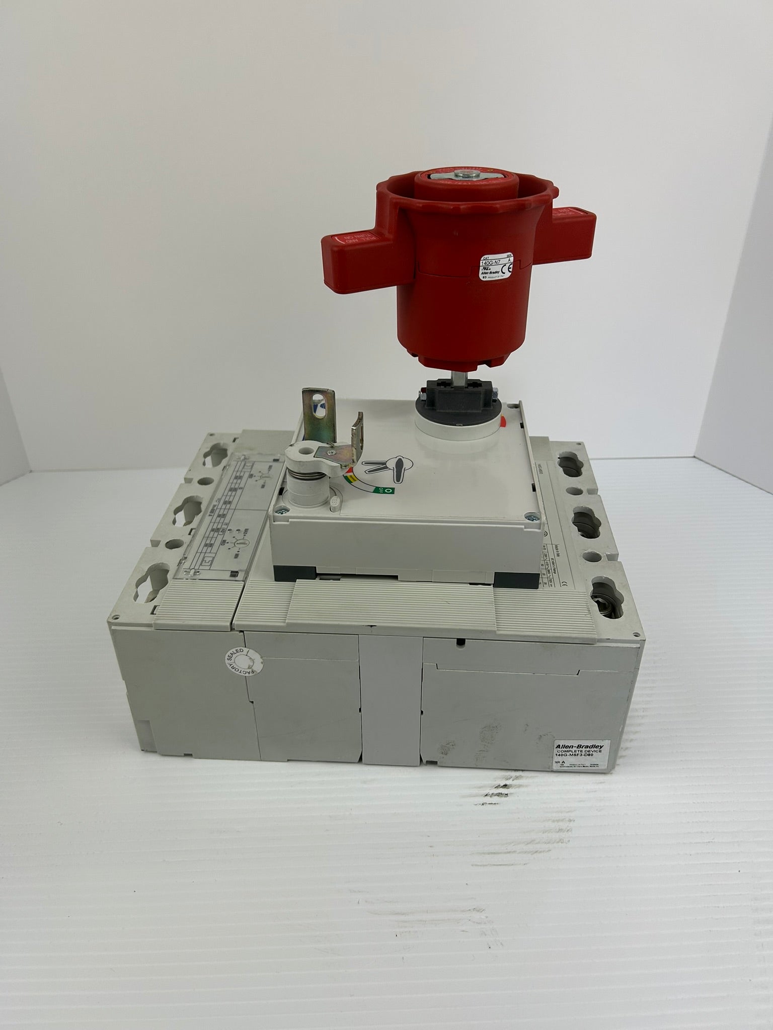Allen Bradley 140G-M5F3-D80 Circuit Breaker with 140G-N7 /A On Off Switch