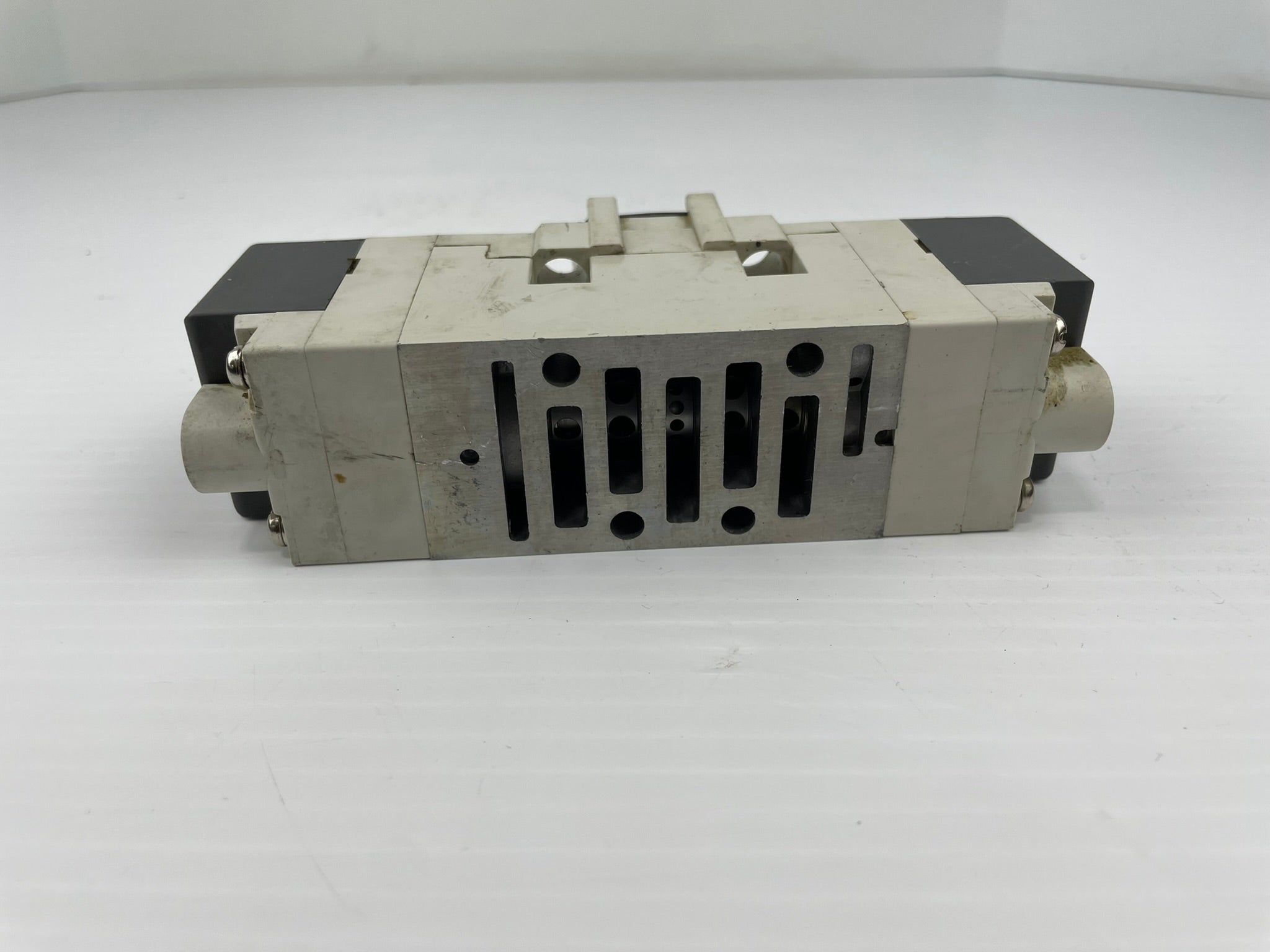 SMC Solenoid Valve VQ7-6-FG-D-3N Pressure Rating 0.15~1.0MPa