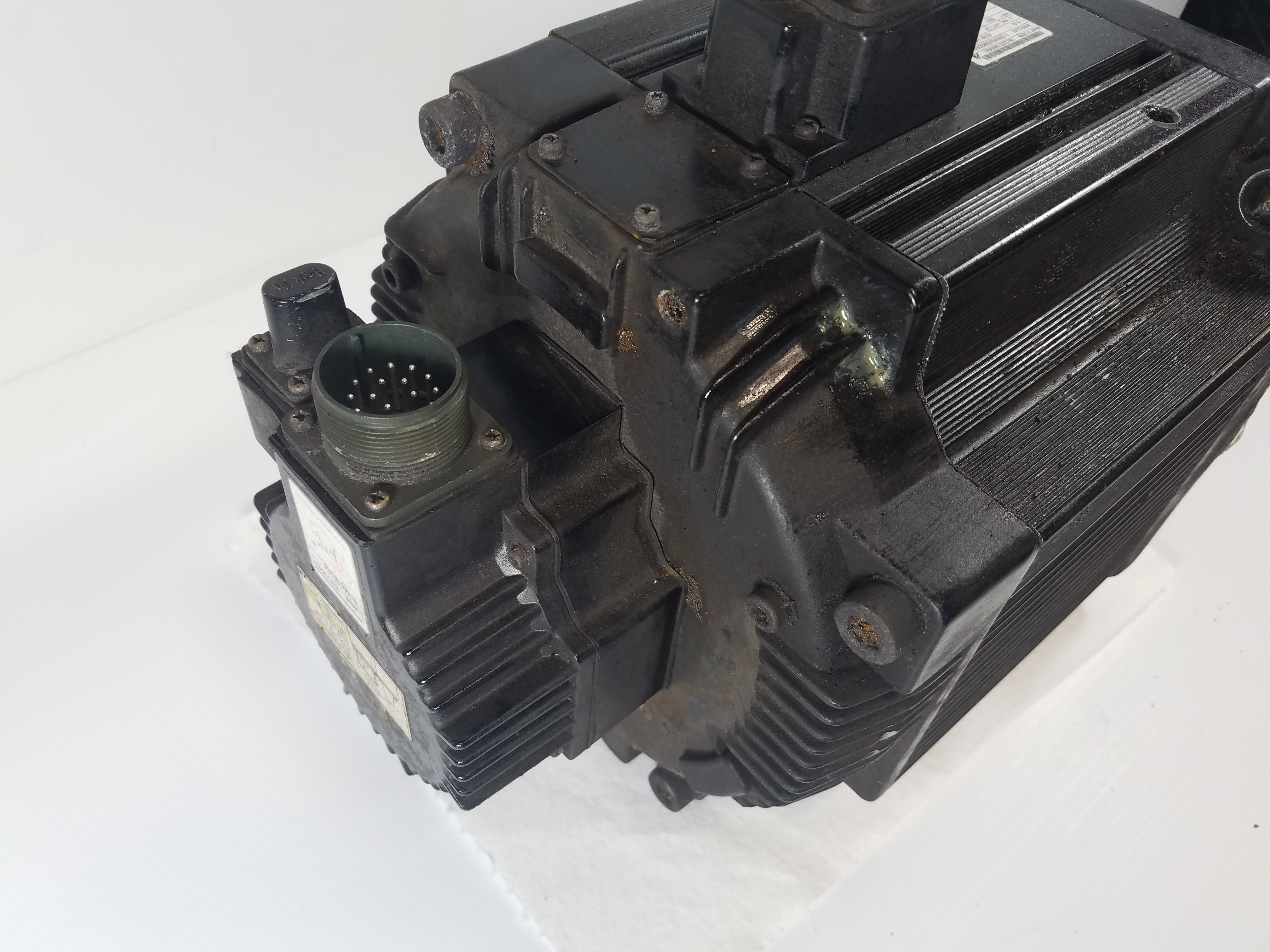Yaskawa SGMDH-45A2B-YR14 AC Servo Motor 4500W 1500r/min