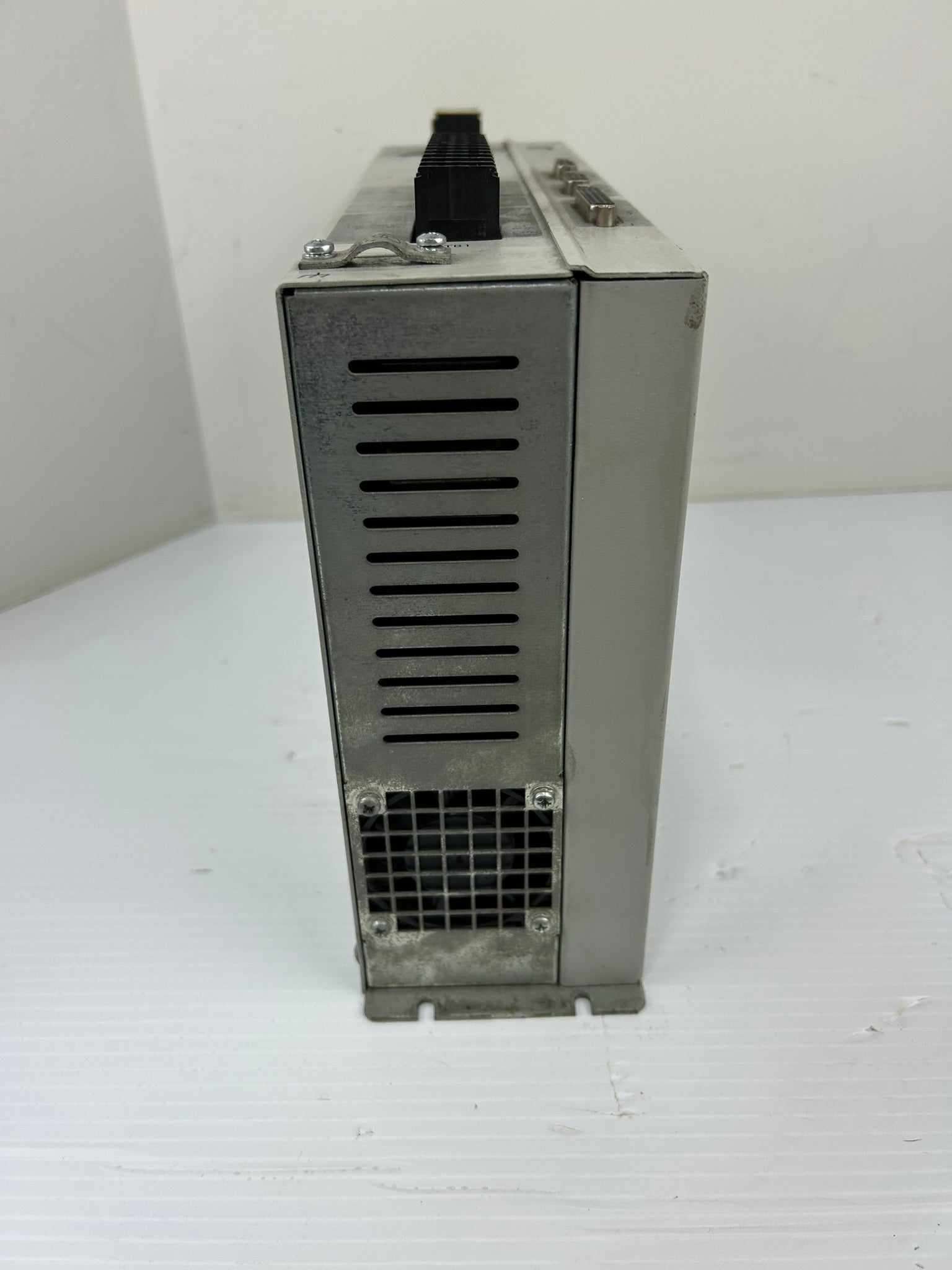 Allen Bradley 2098-DSD-030 Ultra 3000 Servo Drive 120/240VAC 1 PH Series B