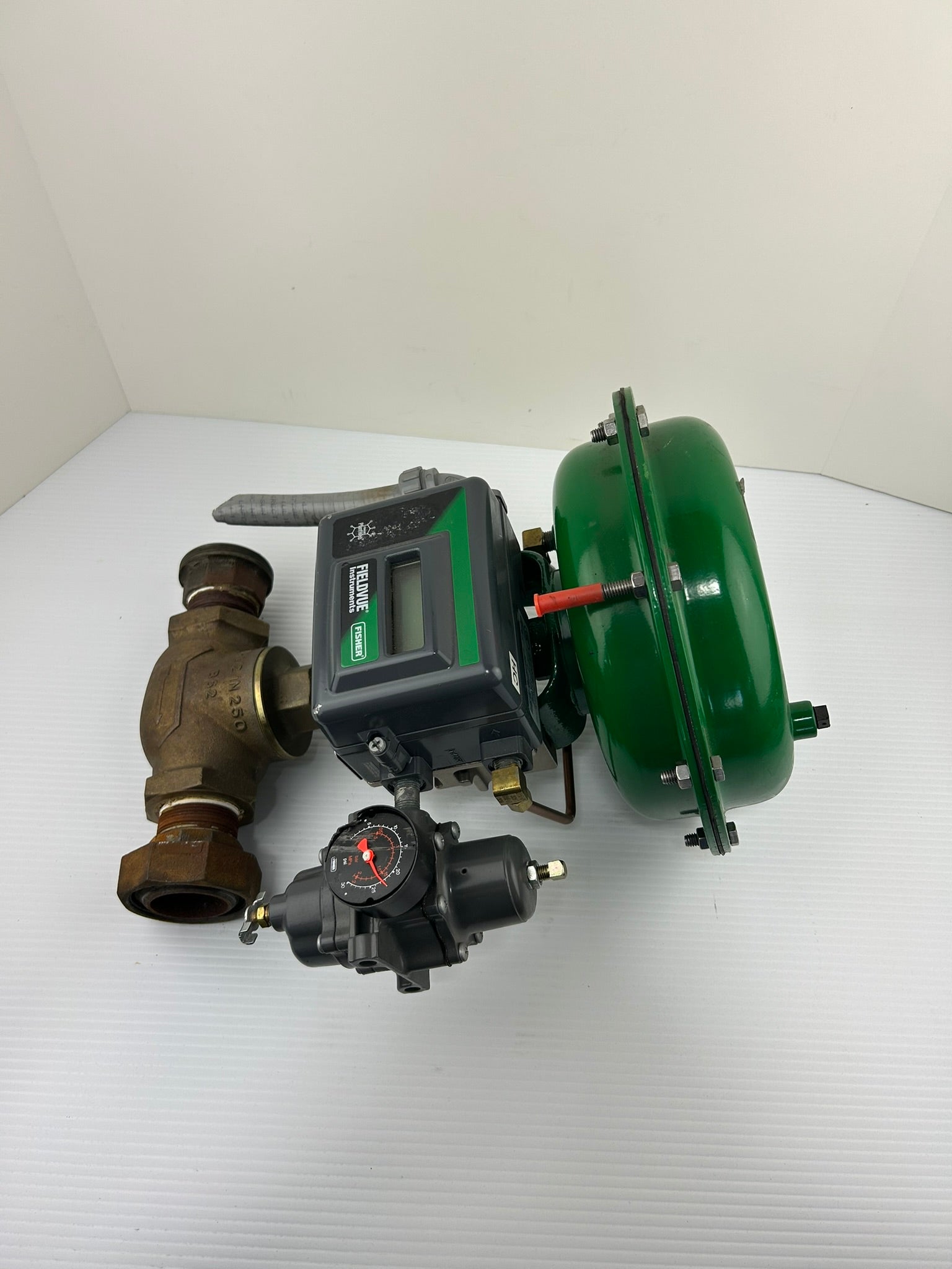 Fisher Baumann Fieldvue Pneumatic Valve 24548 DVC2000 - Broken Gauge
