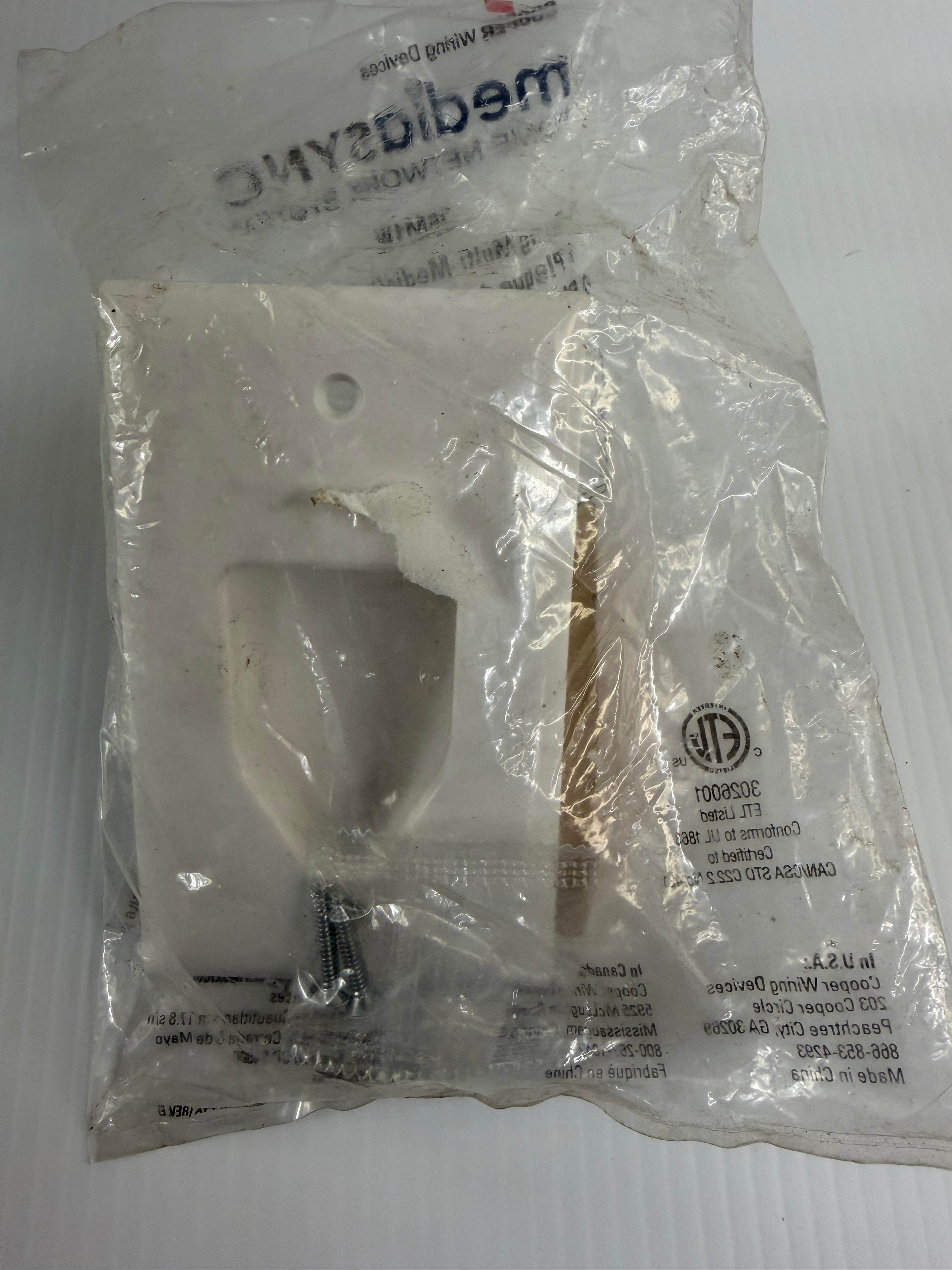 Cooper Wiring Mediasync 1-Gang Multi Media Cable Plate 35M1W