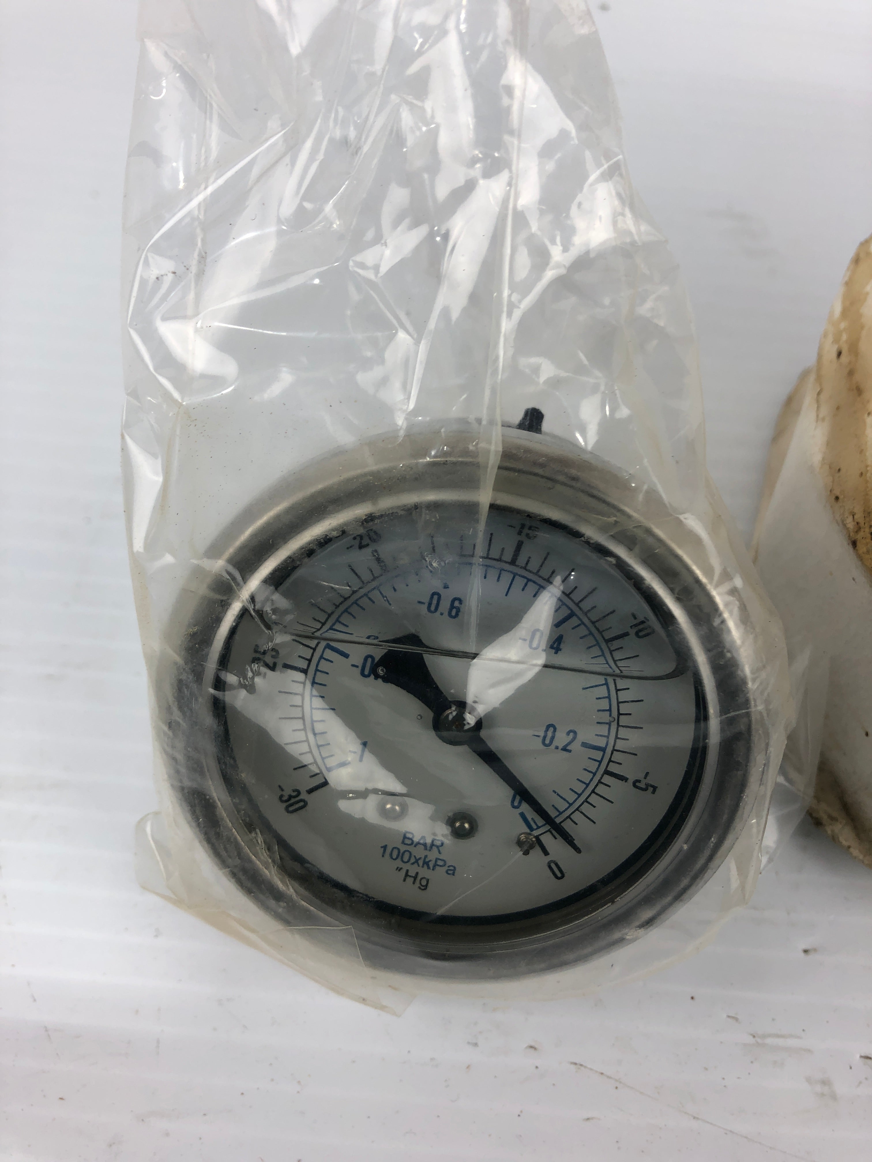 Pressure Gauge 202L-254A 2-1/2" 30/0" VAC 1/4" CBM LF