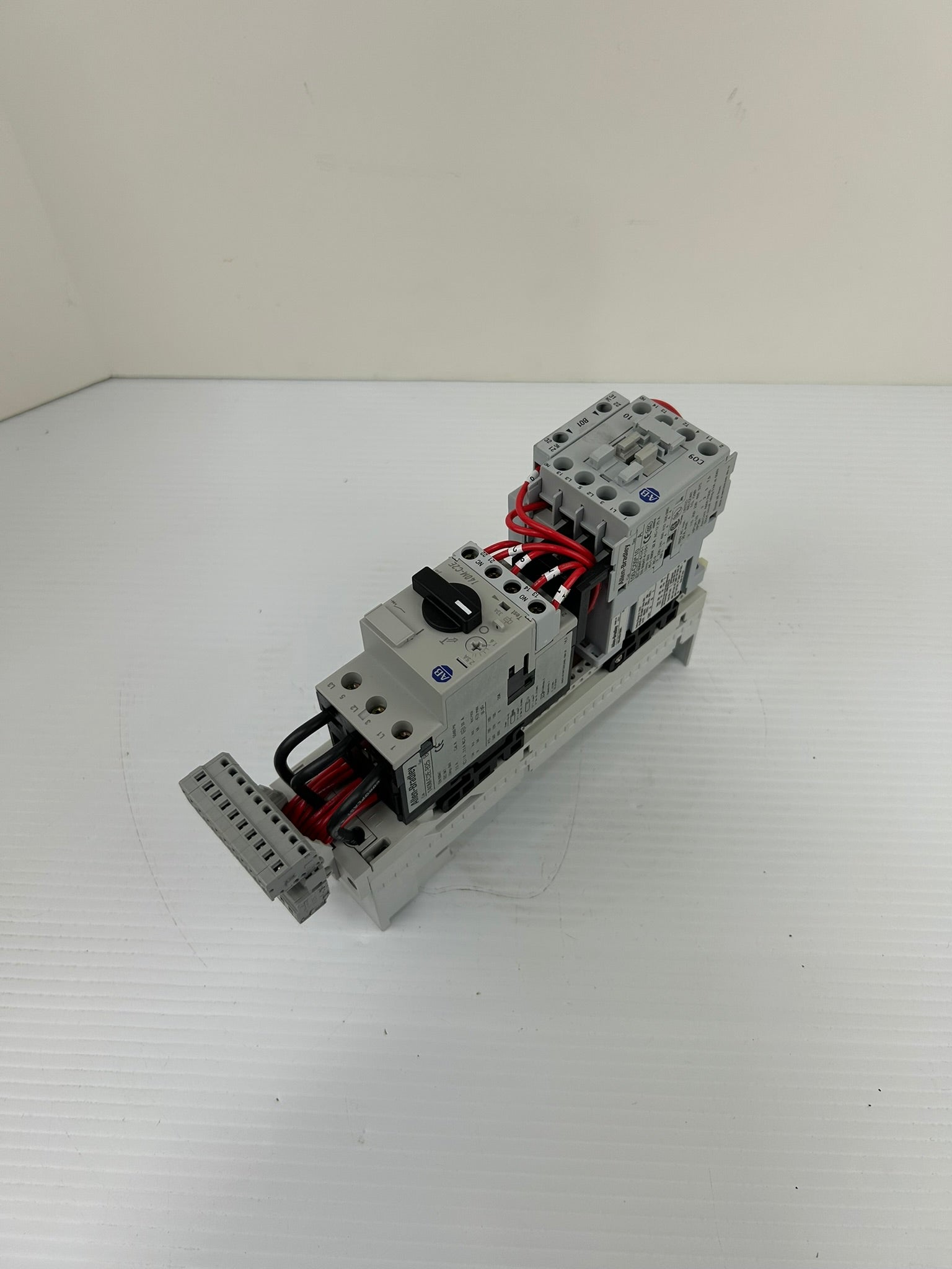 Allen-Bradley 140M-C2E-B25 Motor Starter 100-C09*10 Contactor Assembly 100-S